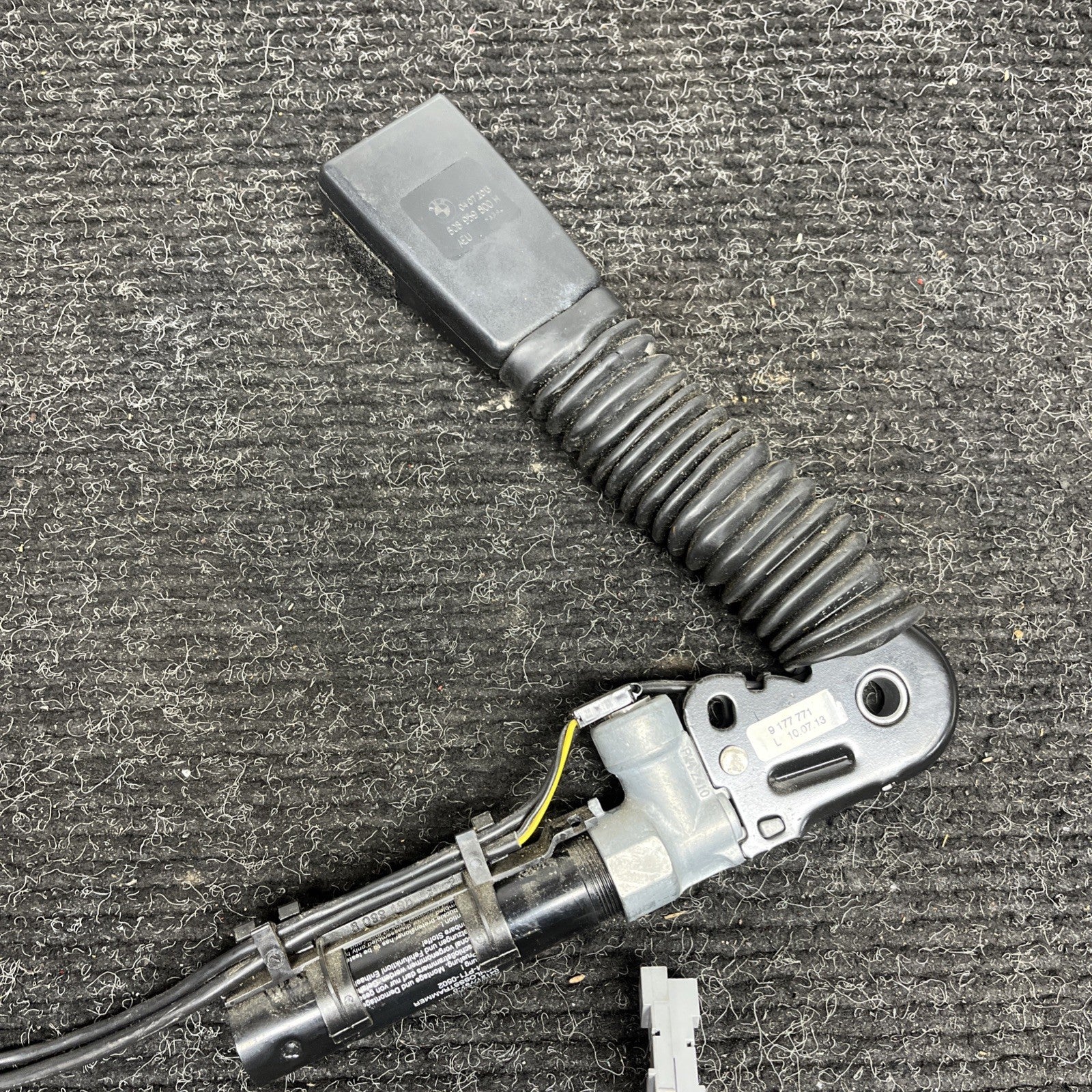 ☑️ OEM BMW E82 E84 E88 E89 E90 E92 Front Left Driver Seat Belt Buckle Tensioner