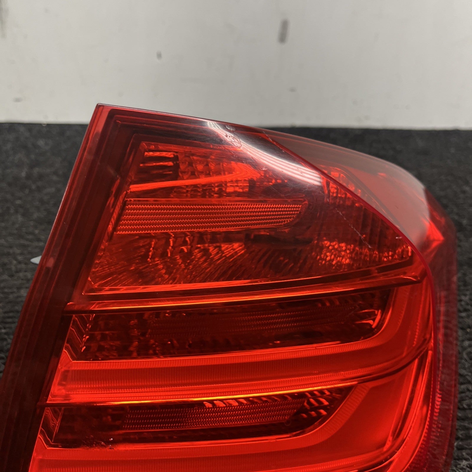 ☑️ 2012-2015 BMW F30 320i 328i Sedan Rear Right Outer Taillight Tail Light OEM