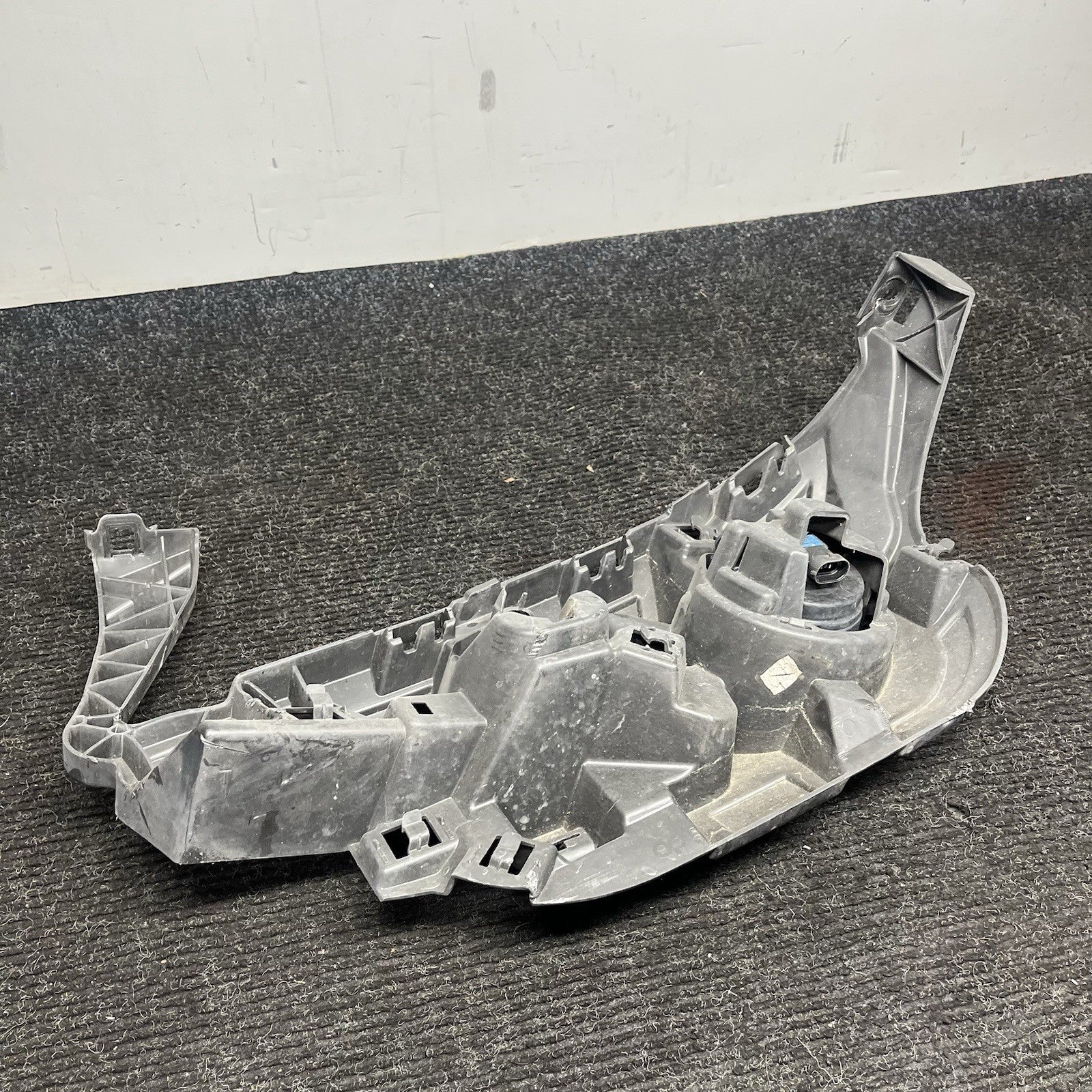 ☑️ 2011-2014 BMW X3 Front Passenger Bumper Headlight Holder Mount Bracket OEM