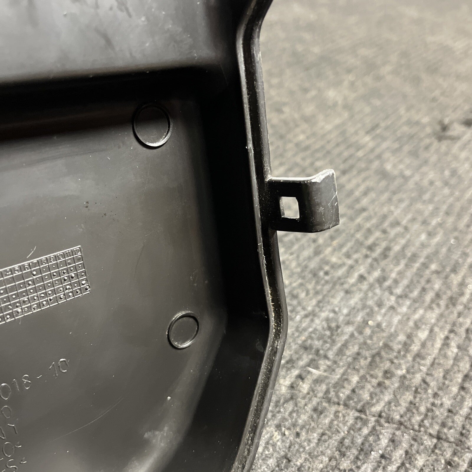 ☑️ 06-13 BMW E90 E92 RIGHT PASSENGER CABIN AIR DUCT HOUSING COVER OEM 6925018