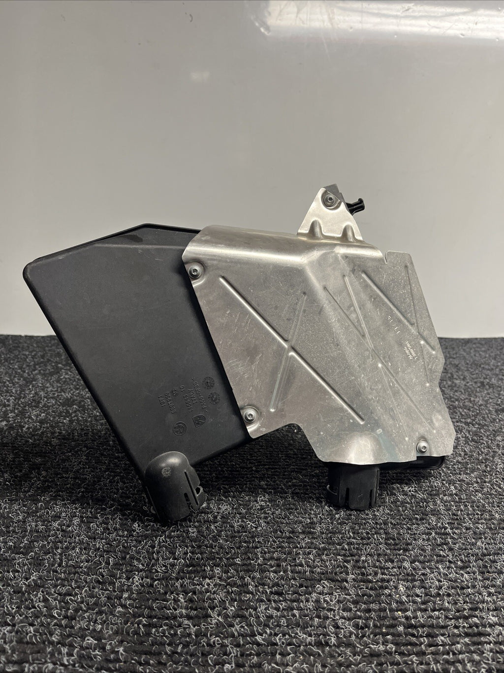 ☑️ 2016- 2022 BMW 740I G12 3.0L ENGINE AIR INTAKE RESONATOR OEM 13718607950