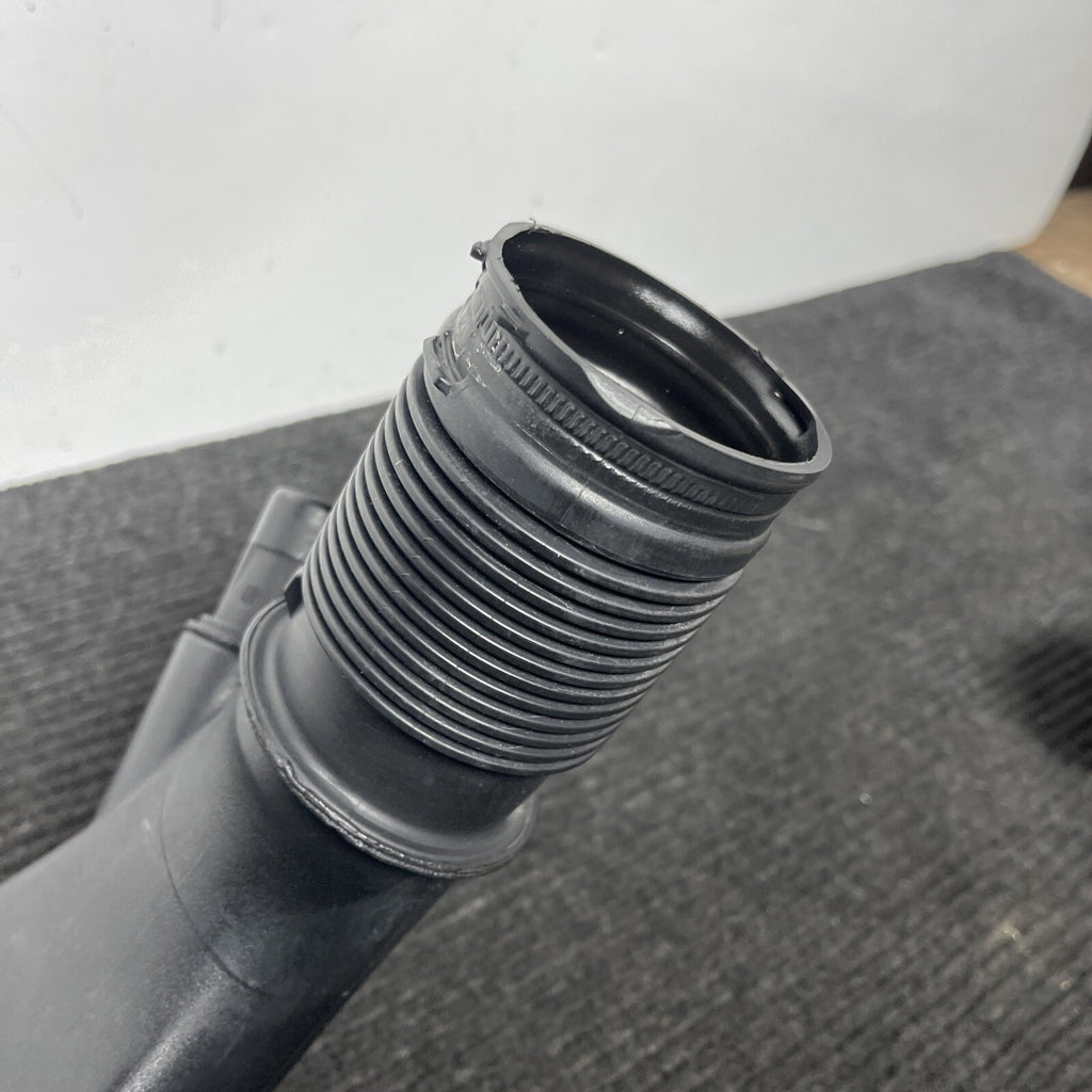 ☑️07-10 BMW E82 E88 E92 E93 E90 135 335 Rear Engine Turbo Air Duct Inlet 7556550