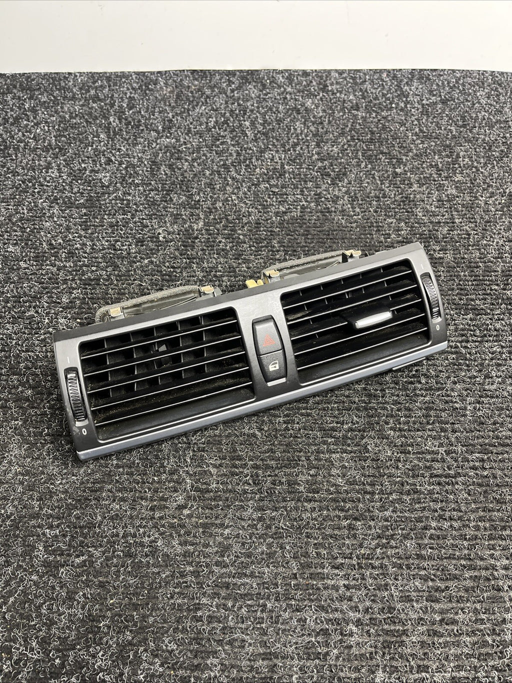 ☑️ 2010-2013 BMW X5 E70 CENTER DASH HVAC AC AIR VENT GRILLE W/ HAZARD SWITCH OEM