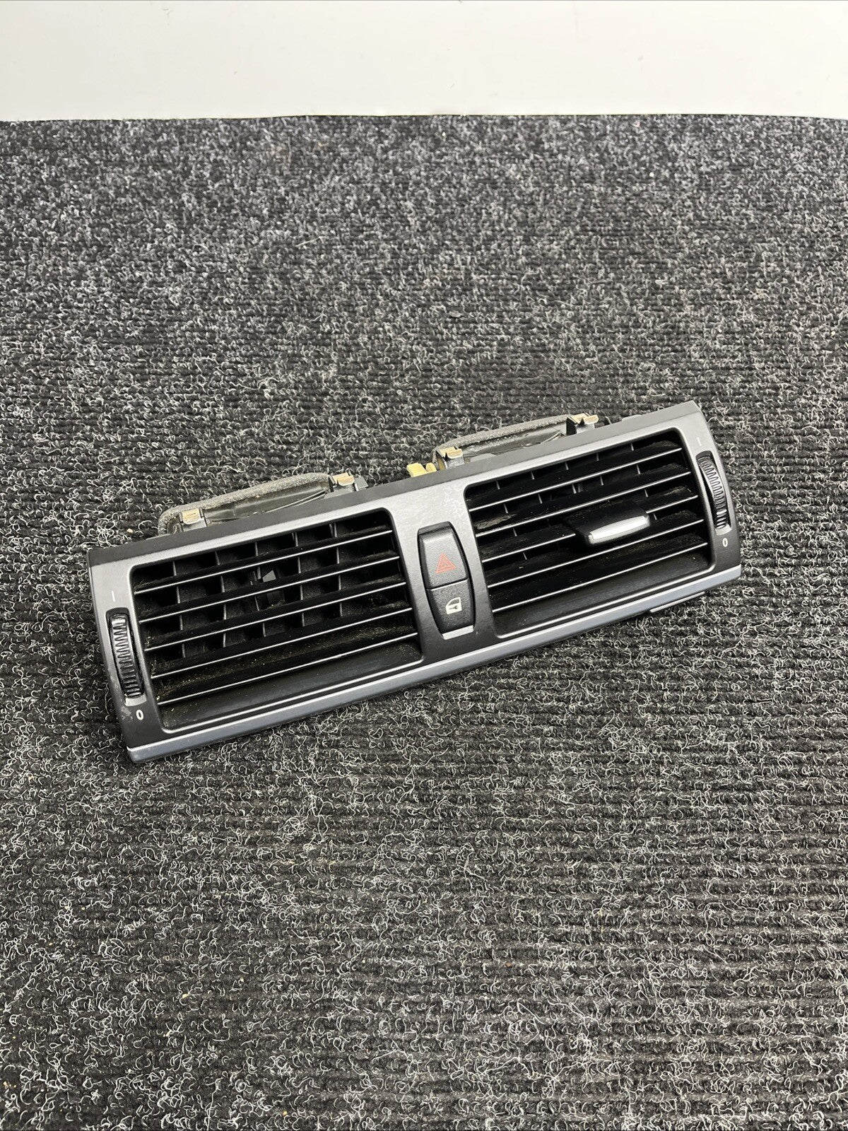 ☑️ 2010-2013 BMW X5 E70 CENTER DASH HVAC AC AIR VENT GRILLE W/ HAZARD SWITCH OEM