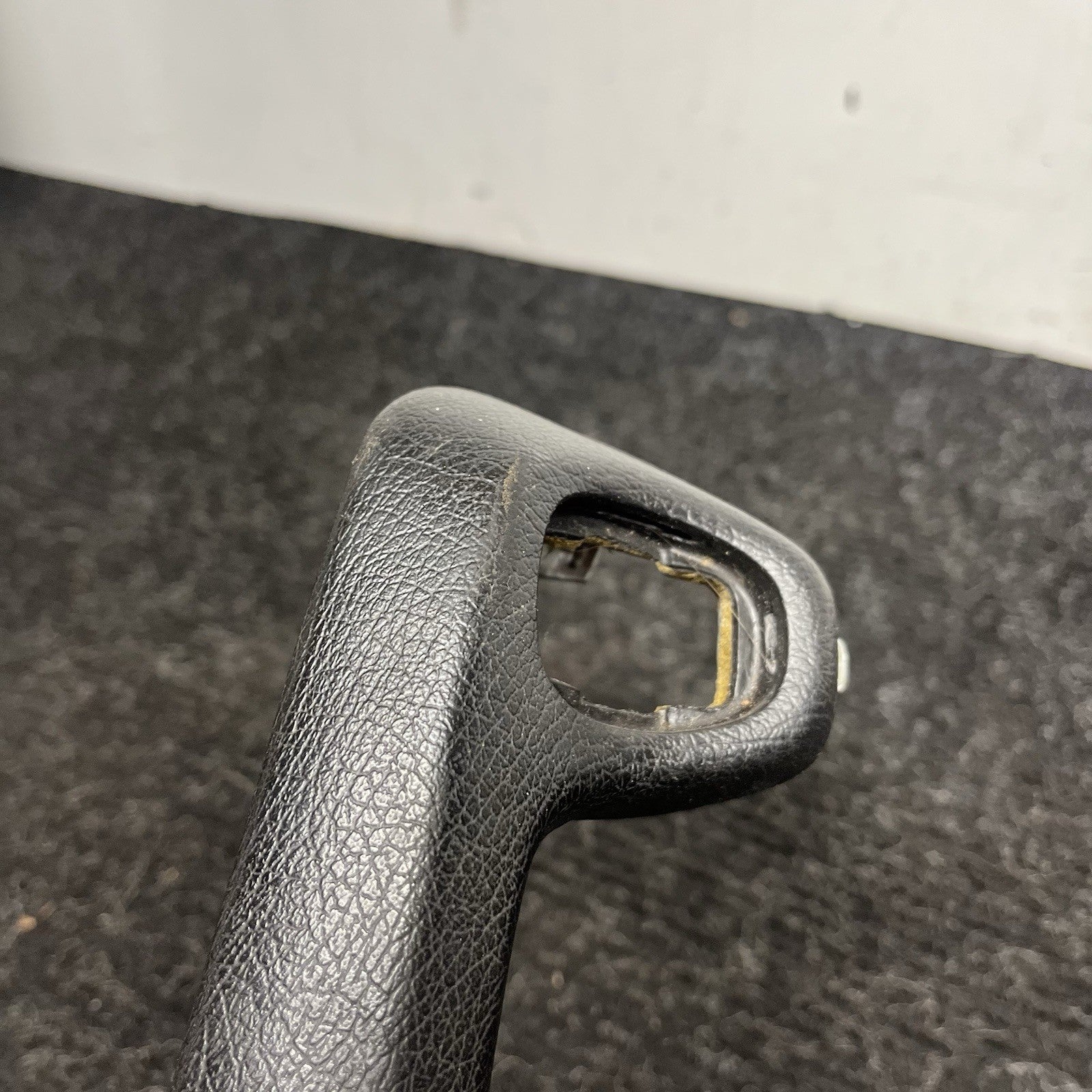 ☑️ BMW E30 3-Series M3 Front Door Armrest Right Passenger Schwarz 1884364