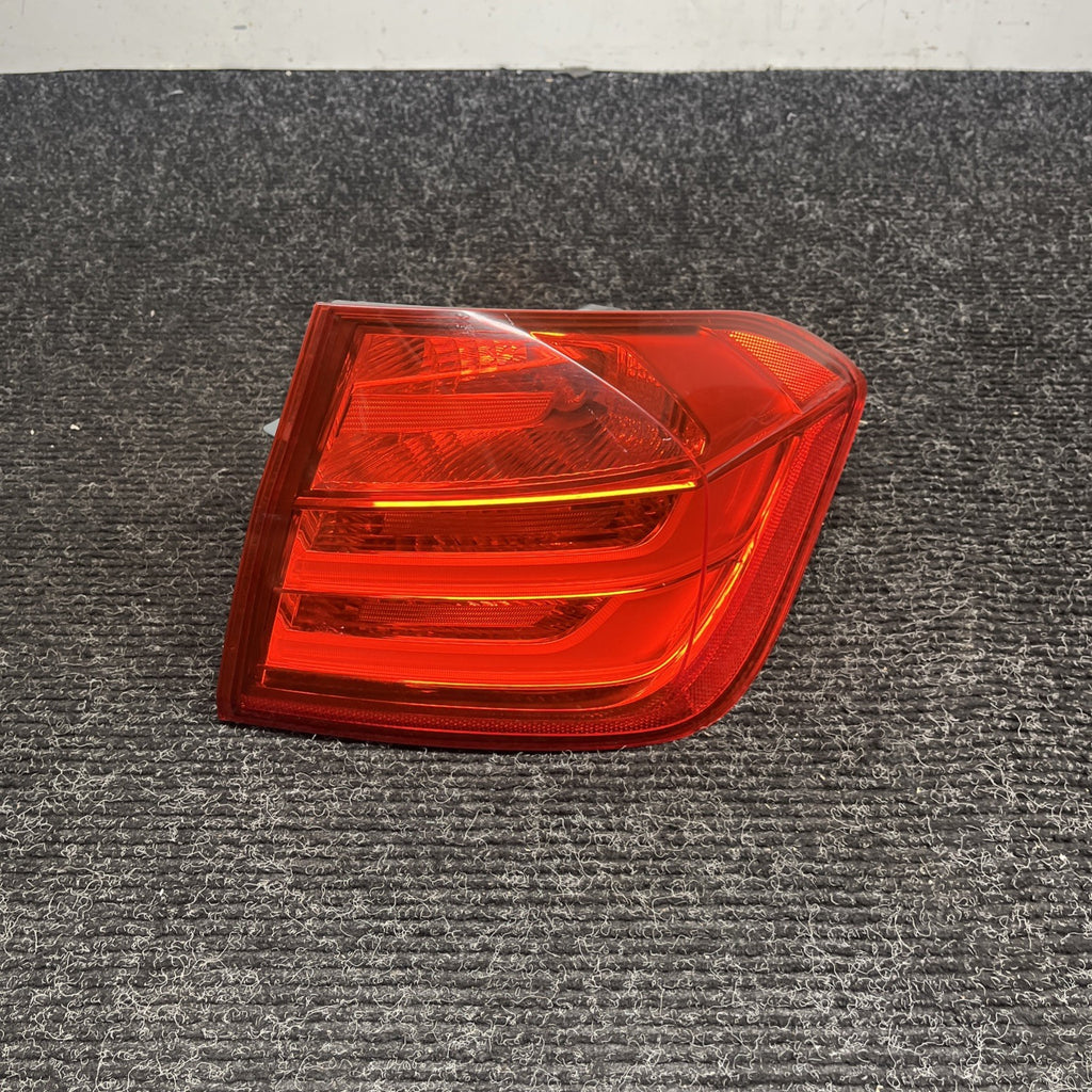 ☑️ 2012-2015 BMW F30 320i 328i Sedan Rear Right Outer Taillight Tail Light OEM