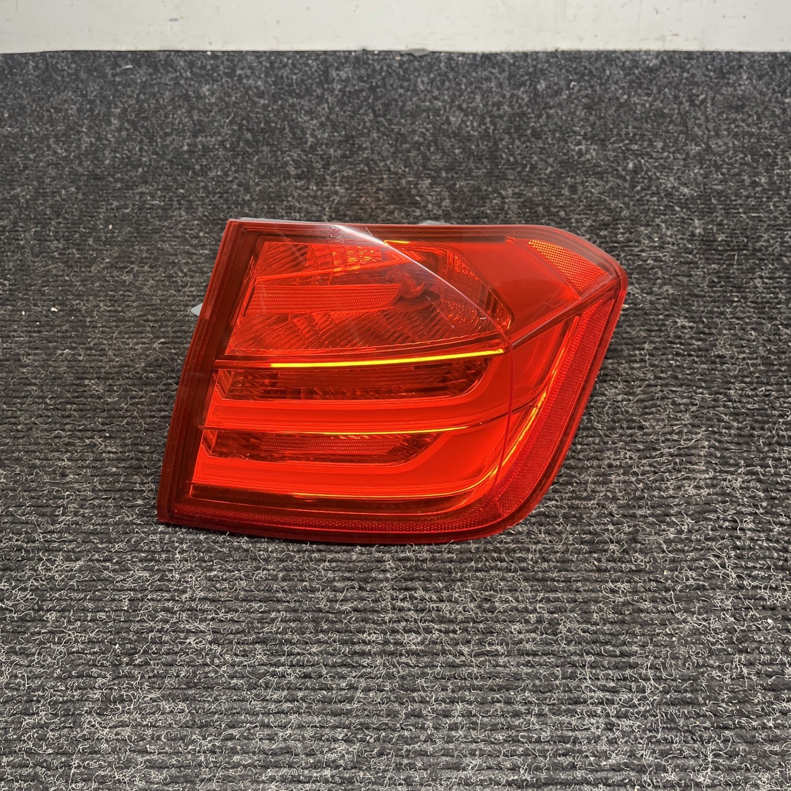 ☑️ 2012-2015 BMW F30 320i 328i Sedan Rear Right Outer Taillight Tail Light OEM