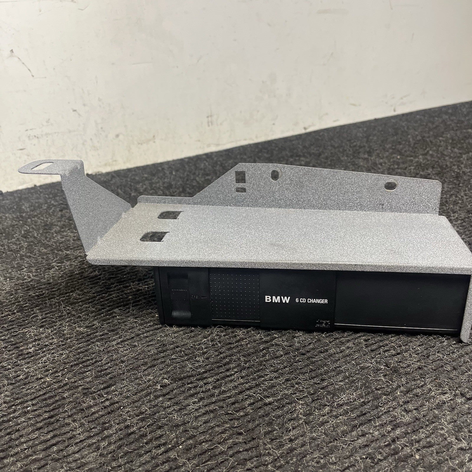 ☑️ BMW E36 328i 323i M3 1995-2003 OEM 6 CD Changer 82111469404