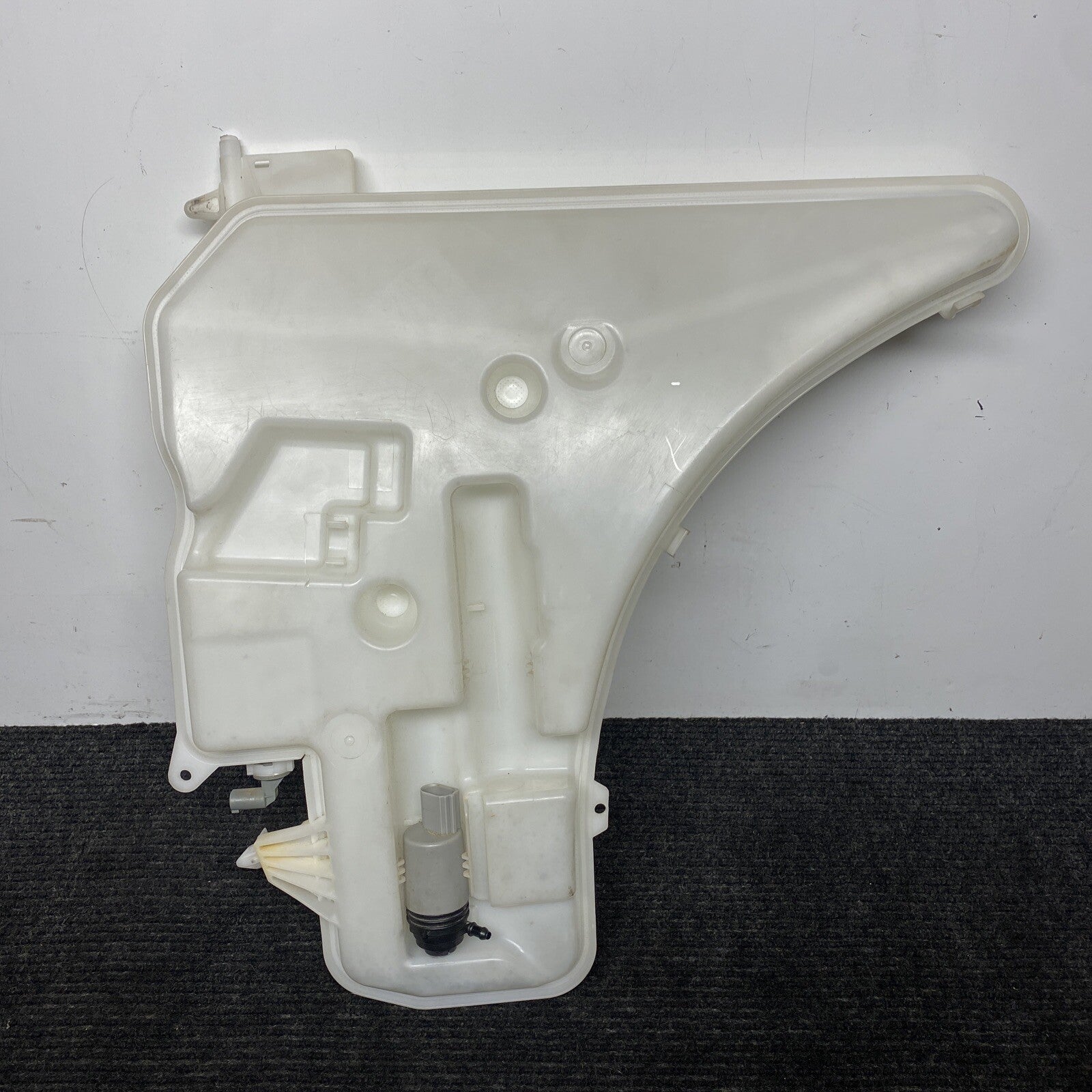 ☑️ 2008-2013 BMW 128i 135i E82 Windshield Washer Reservoir Tank Coupe Sedan OEM