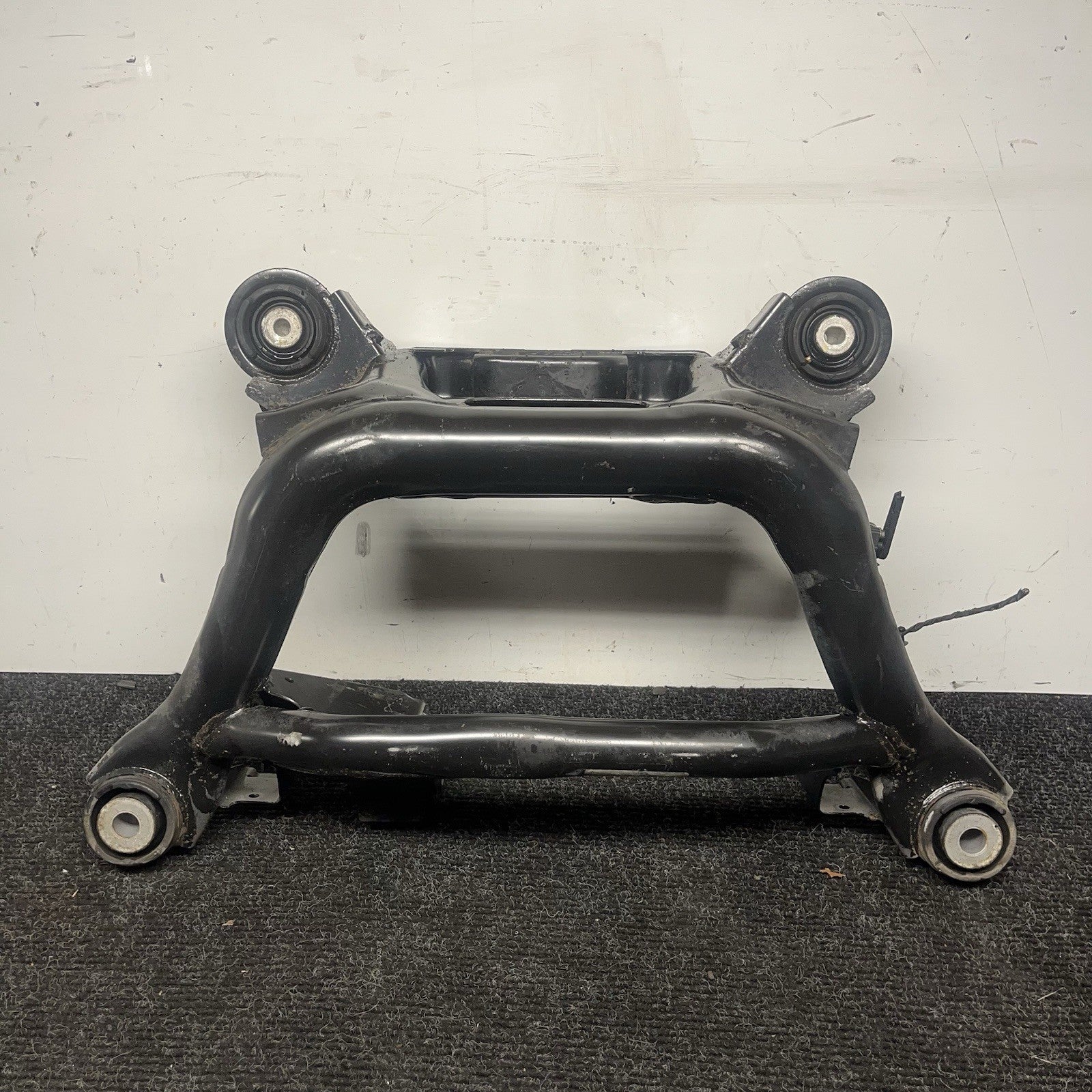 ☑️ 2003-2008 BMW E85 Z4 Convertible Rear Axle Subframe Crossmember Carrier OEM