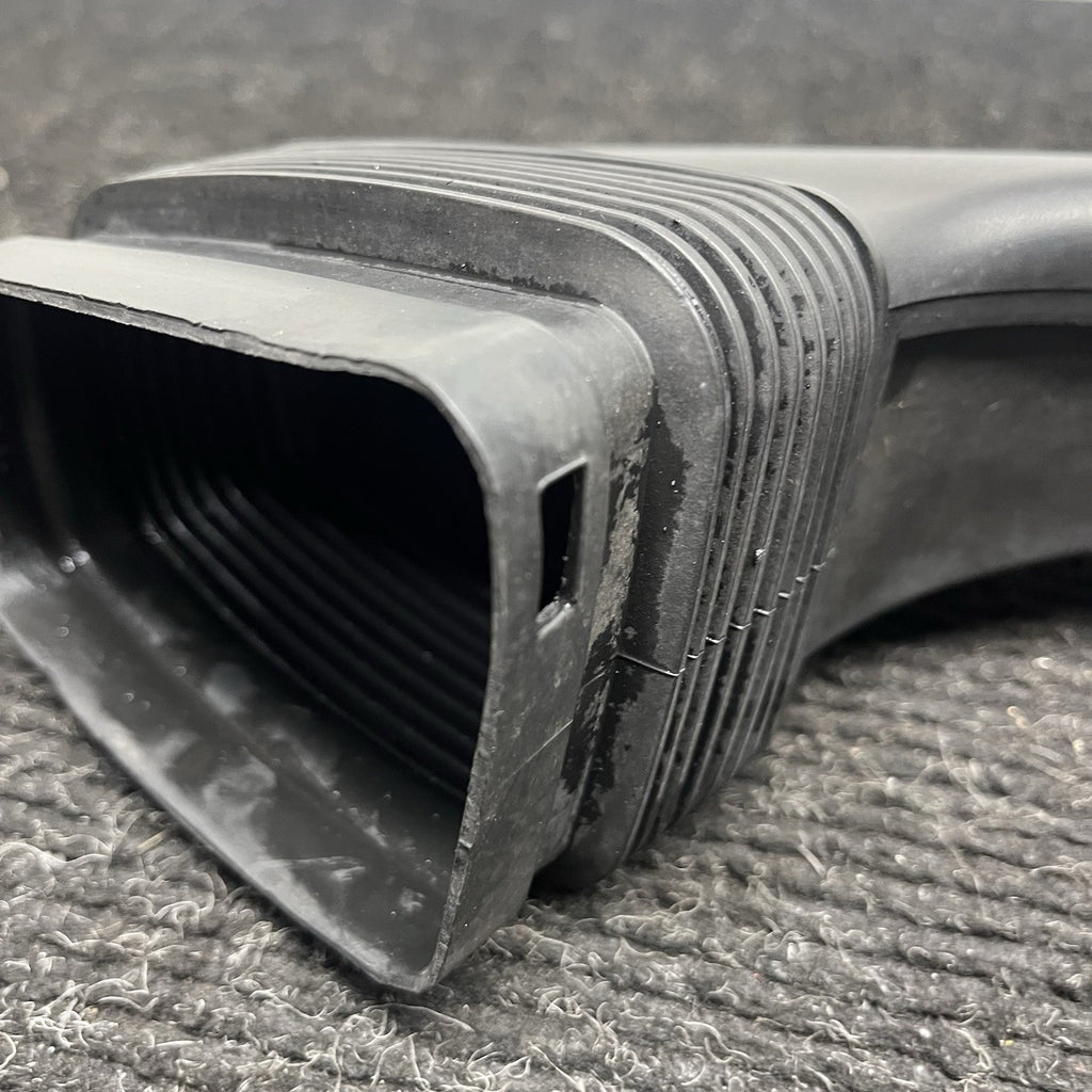 ☑️ 06-13 BMW E90 E91 E92 E93 328i 325i 330i AIR INTAKE DUCT OEM