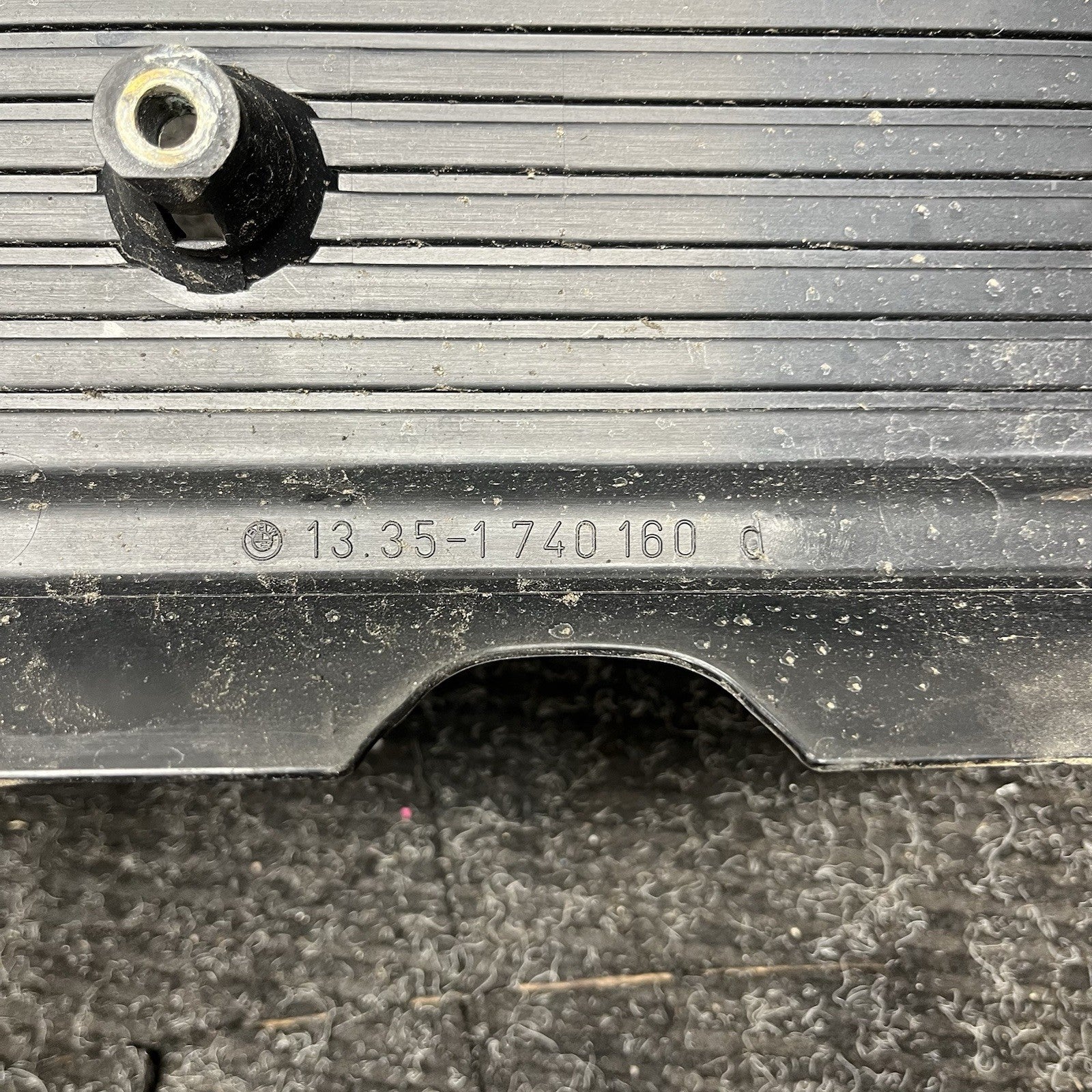 ☑️ BMW E36 Engine Fuel Rail Cover 1740160 M52 OEM 96-99 323 328 E39 528 Z3