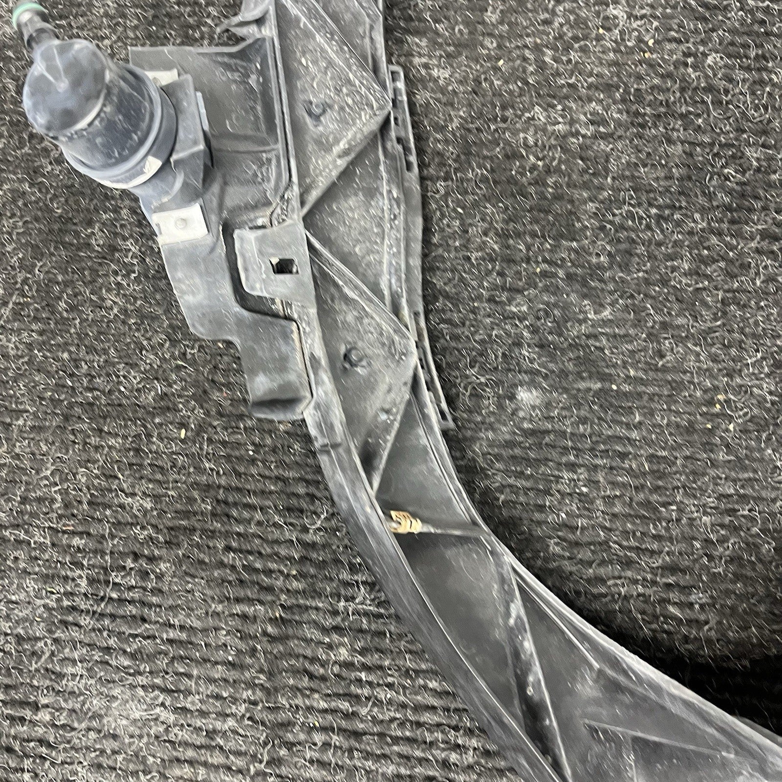 ☑️ 08-13 BMW E82 E88 135 Right Passenger Headlight Arm Bracket Mount
