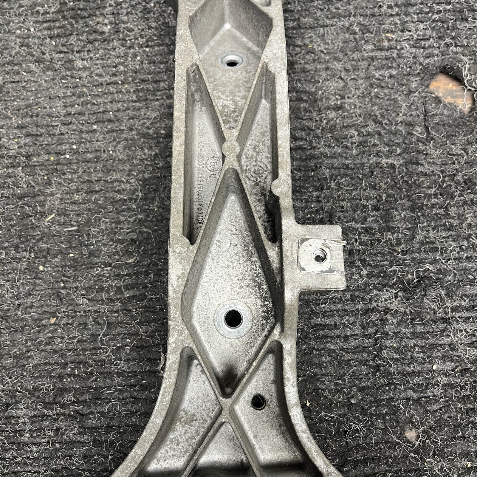 ☑️ BMW E88 E82 E90 E92 135i 335i M/T Transmission Gearbox Support Bracket OEM