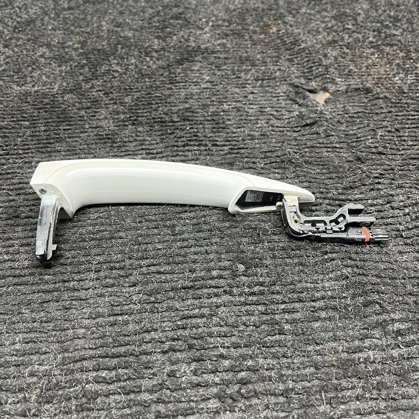 ☑️ 08-10 BMW 135i E82 Front Left Driver Exterior Comfort Door Handle White OEM