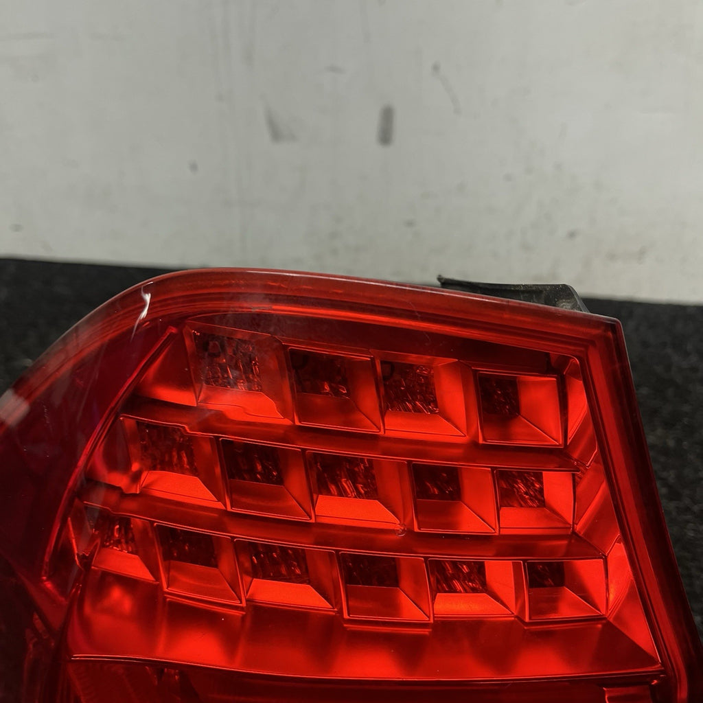 ☑️ 09-11 OEM BMW E90 328 335 LCI Sedan Rear Left Driver Side Outer Tail Light