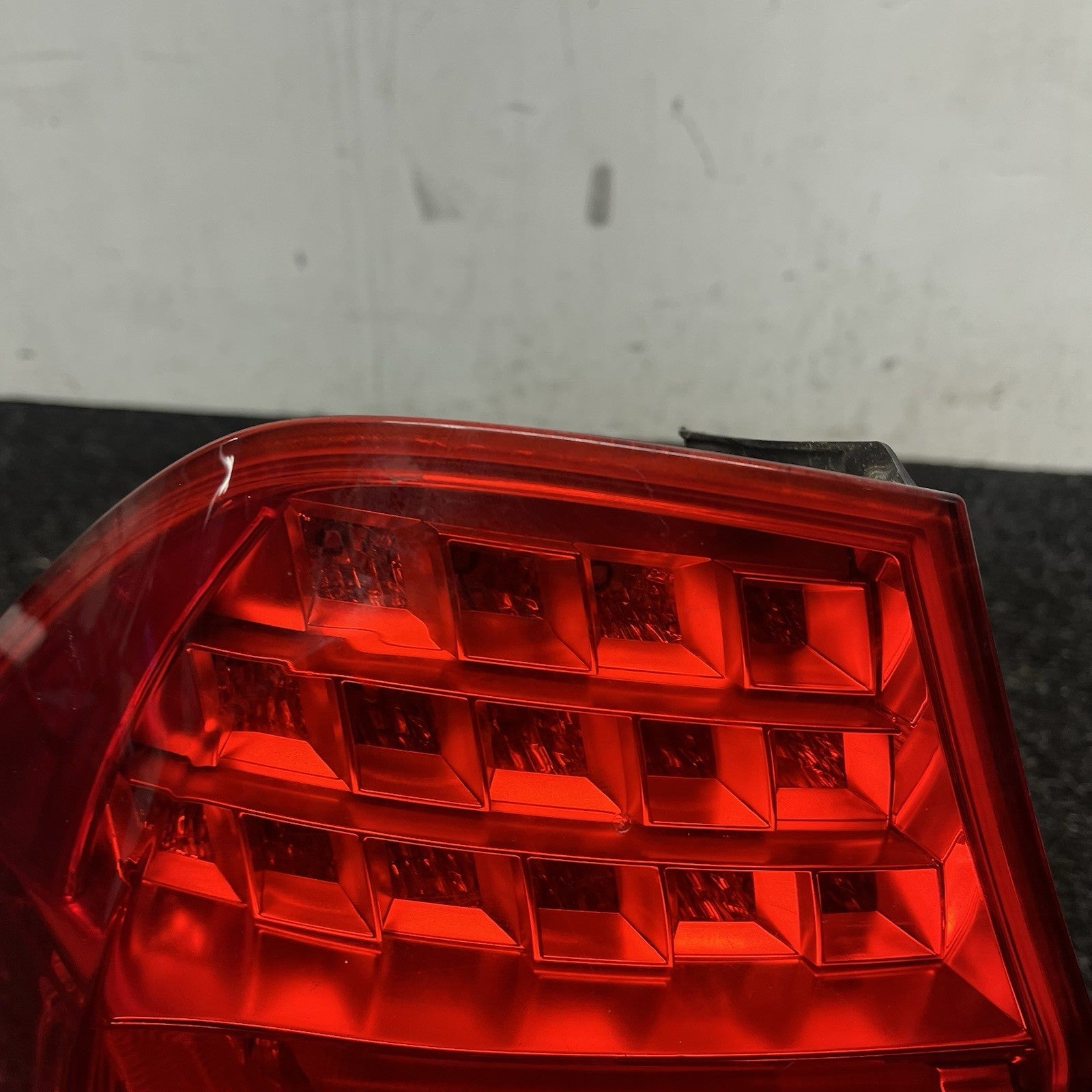 ☑️ 09-11 OEM BMW E90 328 335 LCI Sedan Rear Left Driver Side Outer Tail Light
