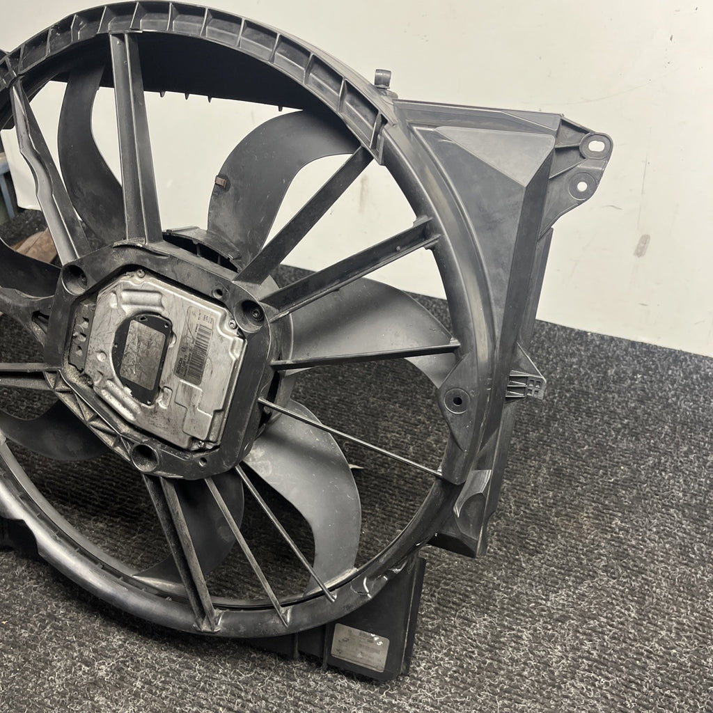 ☑️ 07-13 OEM BMW E88 E90 E92 N54 N55 Engine Radiator Cooling Fan *Cracked* 600W