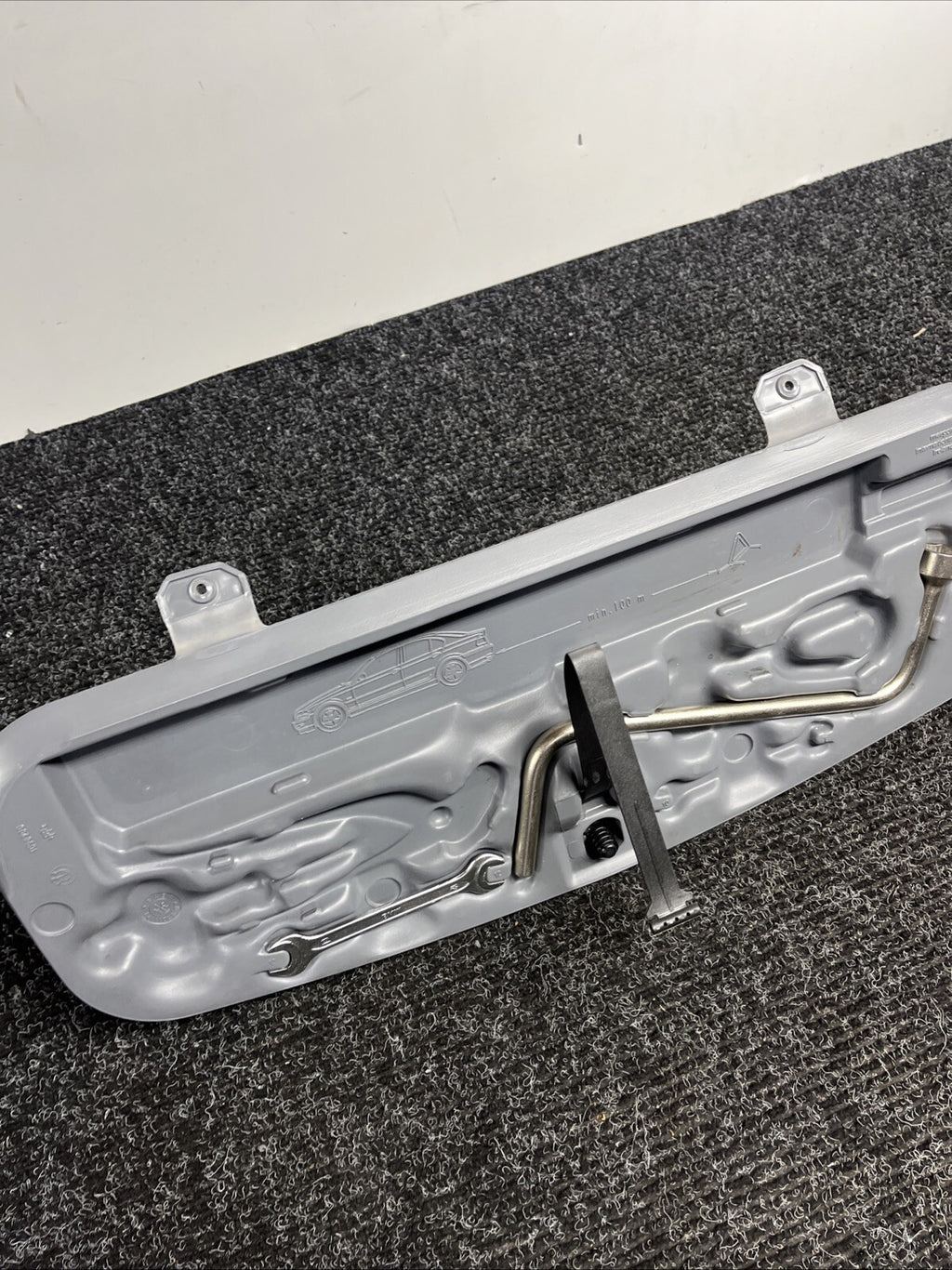 ☑️ 01-06 BMW E46 CONVERTIBLE SPARE TIRE TOOL KIT W CASE 1096200 OEM