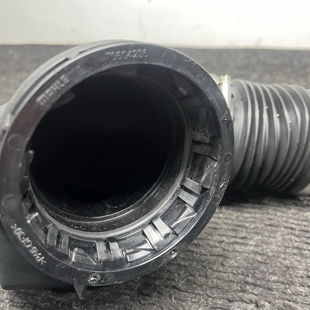 ☑️2016-2018 BMW F30 330I B48 2.0L FRONT ENGINE AIR INTAKE RESONATOR OEM 70604496