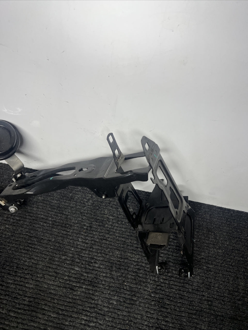 🌟2011-2016 BMW 328XI F30  FRONT LEFT RADIATOR MOUNT BRACKET SUPPORT OEM✅