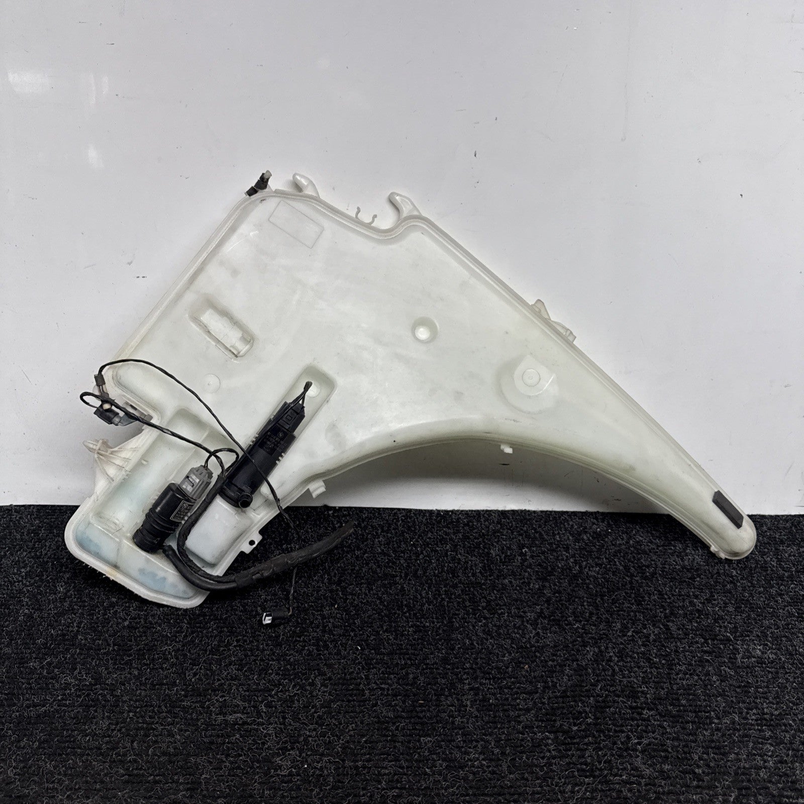 ☑️ 08-13 BMW 128i 135i E82 E88 Windshield Washer Reservoir Tank Coupe Sedan OEM