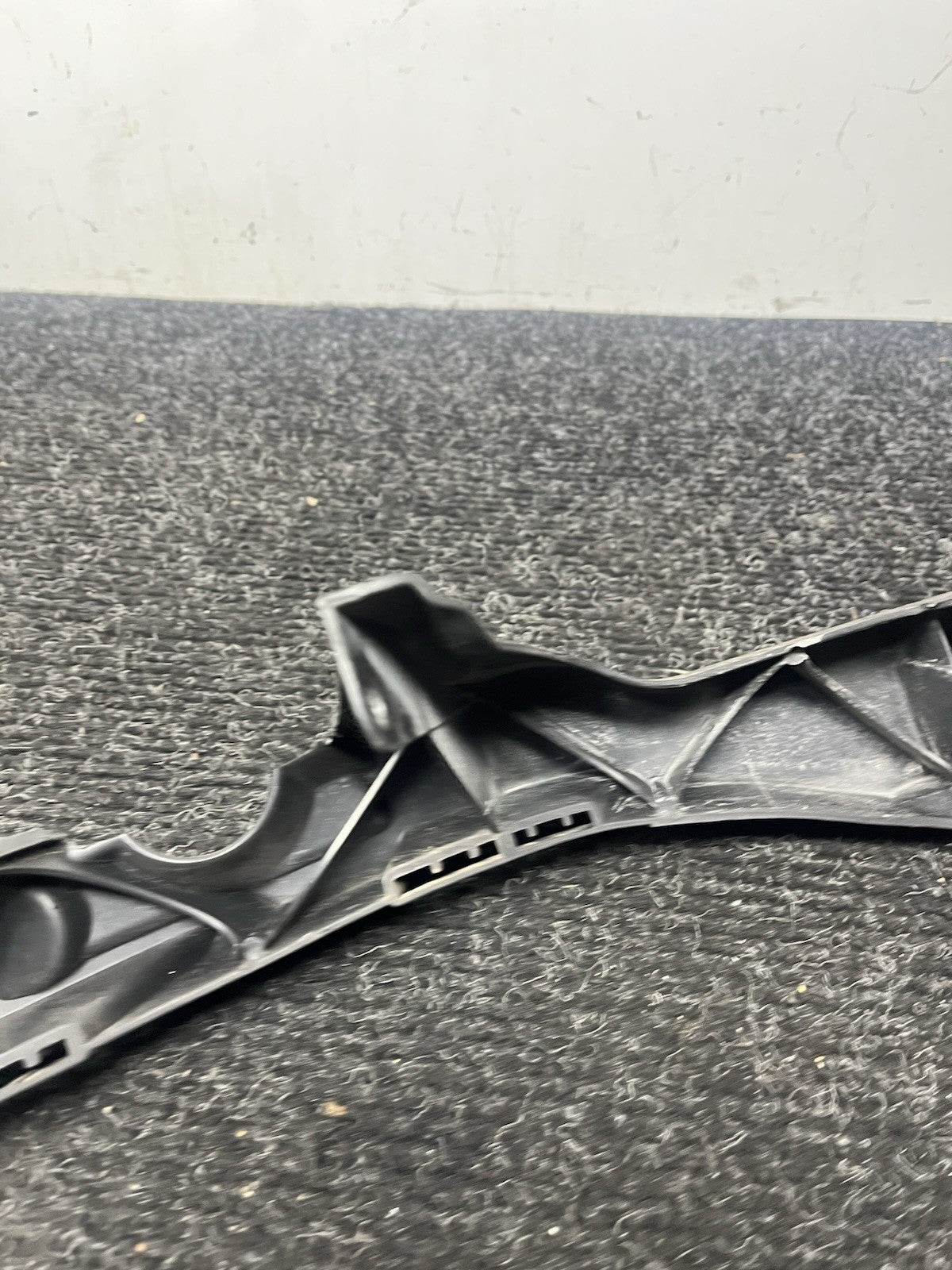 ☑️08-13 BMW E90 E92 E93 M3 OEM Passenger RightHeadlight Bracket Carrier Mount RH
