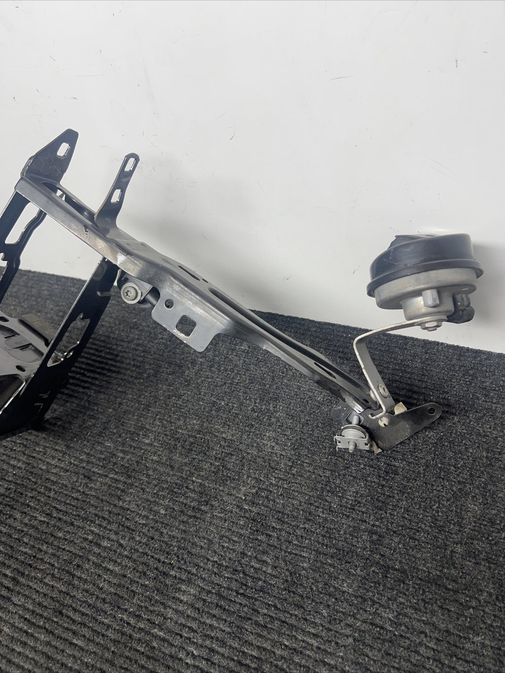 🌟2011-2016 BMW 328XI F30  FRONT LEFT RADIATOR MOUNT BRACKET SUPPORT OEM✅