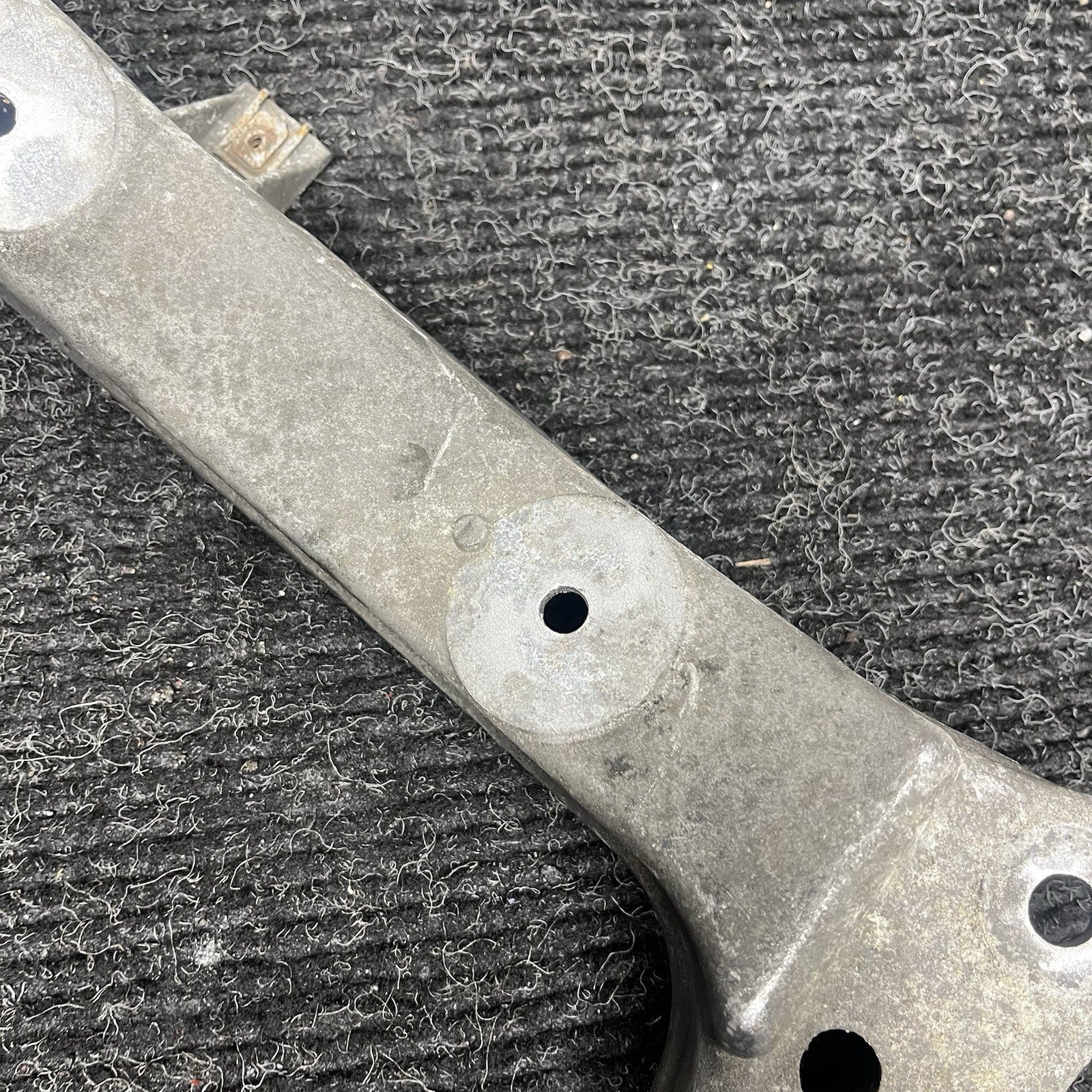 ☑️ 06-13 BMW E92 335i Automatic Transmission Mount Bracket Support OEM