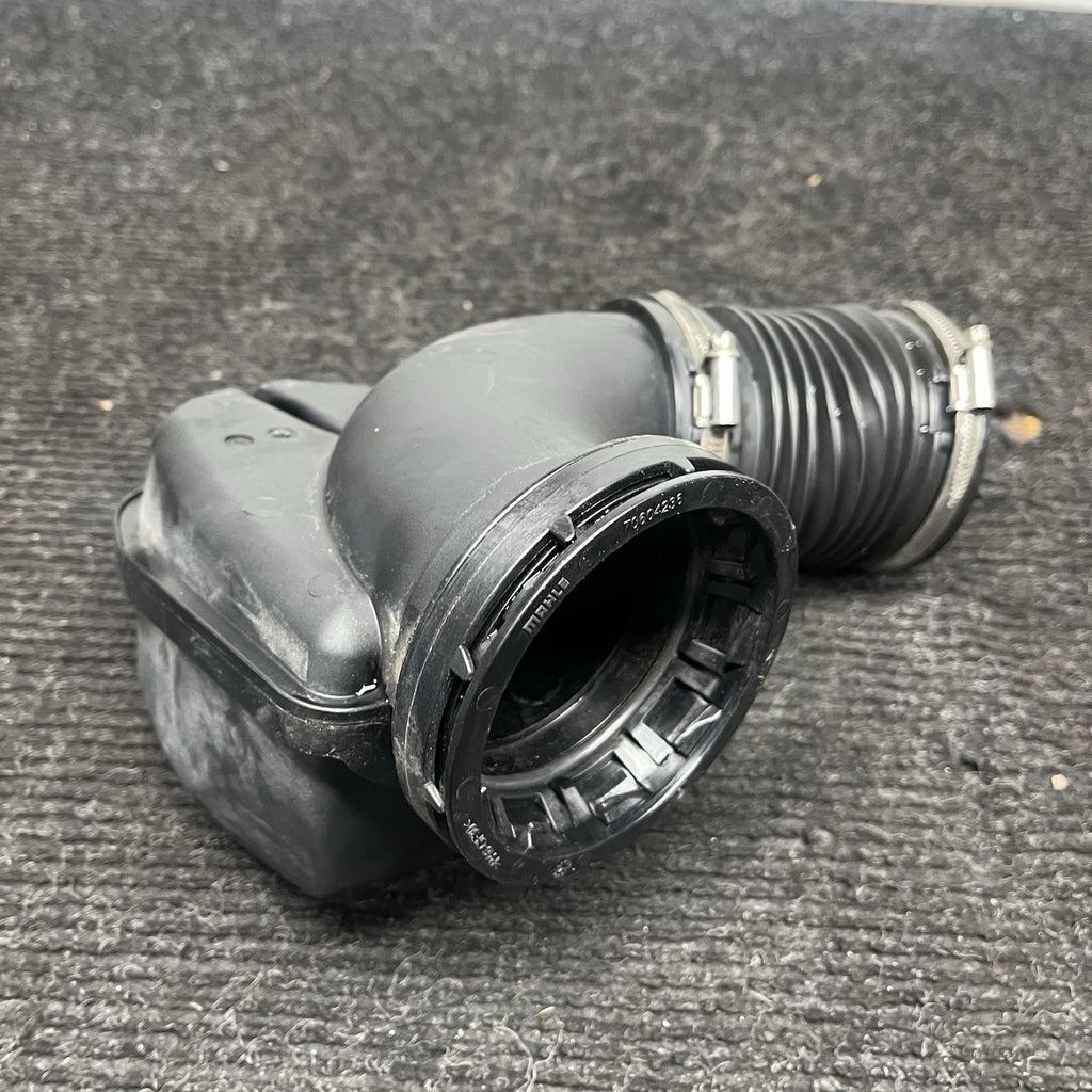 ☑️2016-2018 BMW F30 330I B48 2.0L FRONT ENGINE AIR INTAKE RESONATOR OEM 70604496