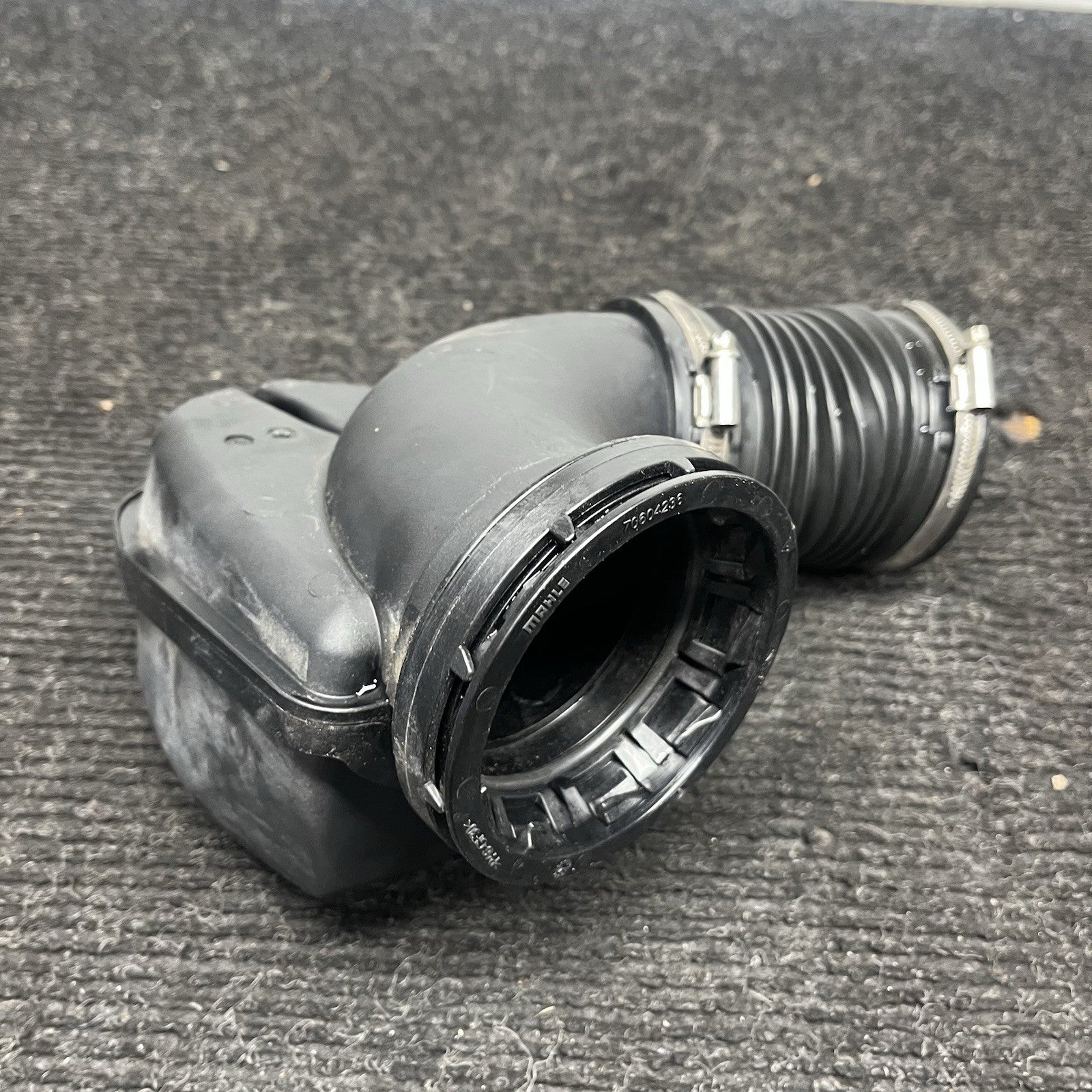 ☑️2016-2018 BMW F30 330I B48 2.0L FRONT ENGINE AIR INTAKE RESONATOR OEM 70604496