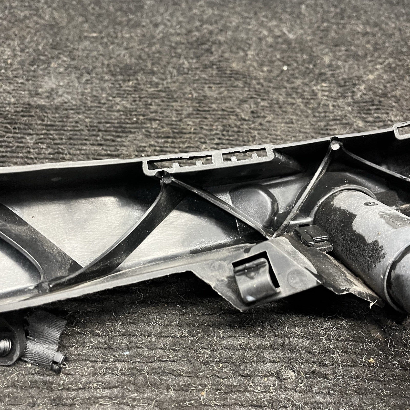 ☑️ 07-10 OEM BMW E92 E93 328 335 Left Driver Headlight Bracket Carrier Mount