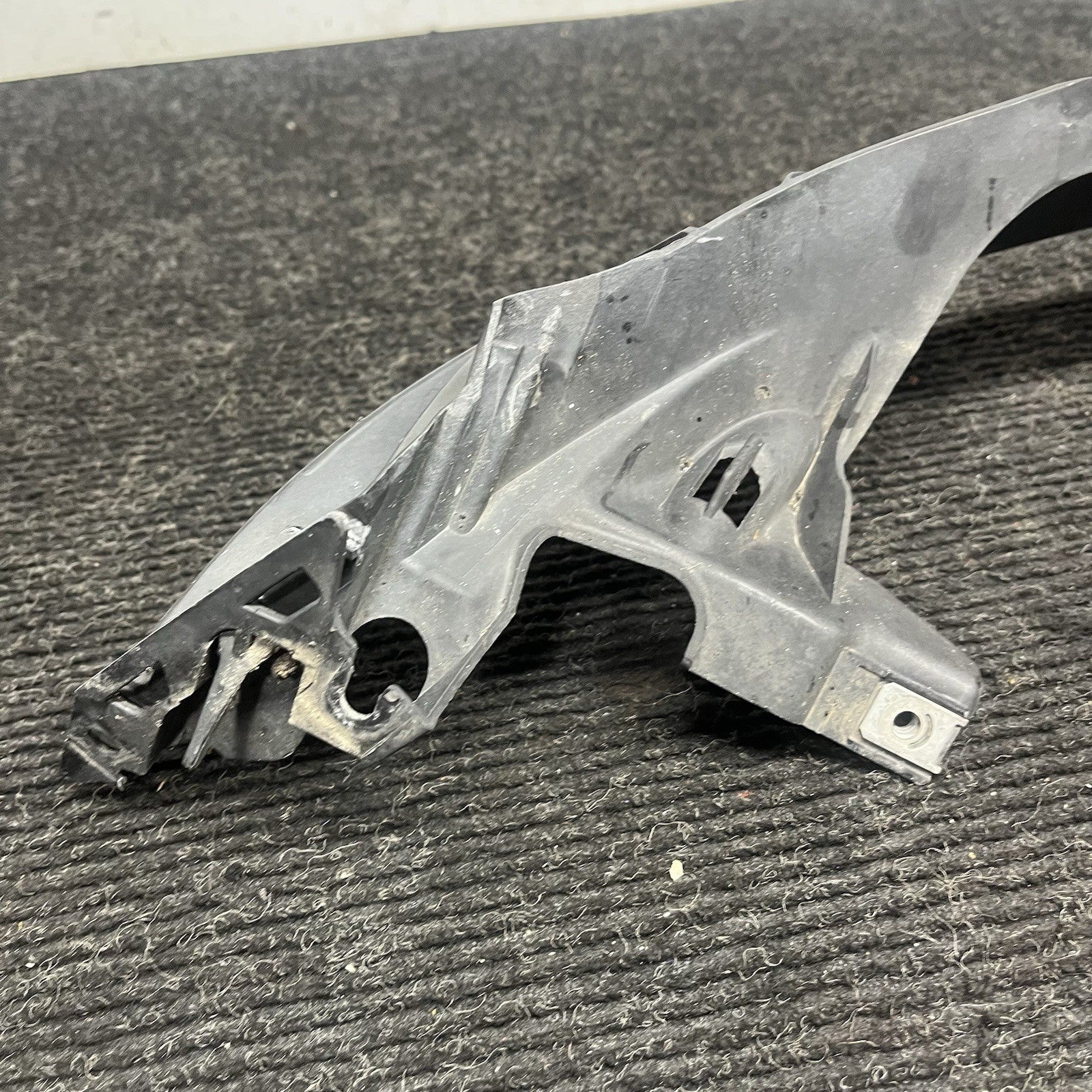☑️ 08-13 BMW E82 E88 128 135 Left Driver Headlight Arm Bracket Support Mount