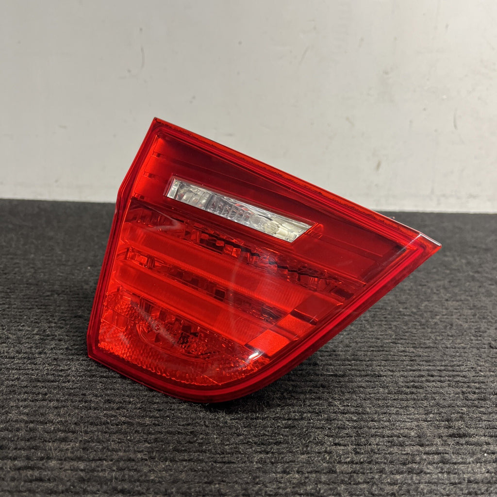 ☑️ 09-11 OEM BMW E90 LCI Sedan Rear Left Driver Side Inner Tail Light Trunk Lid