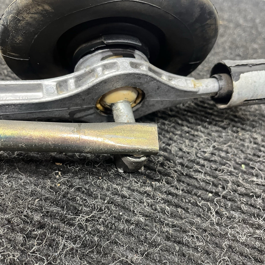 ☑️ 01-06 BMW E46 330 OEM 5 Speed Shifter Linkage ZF