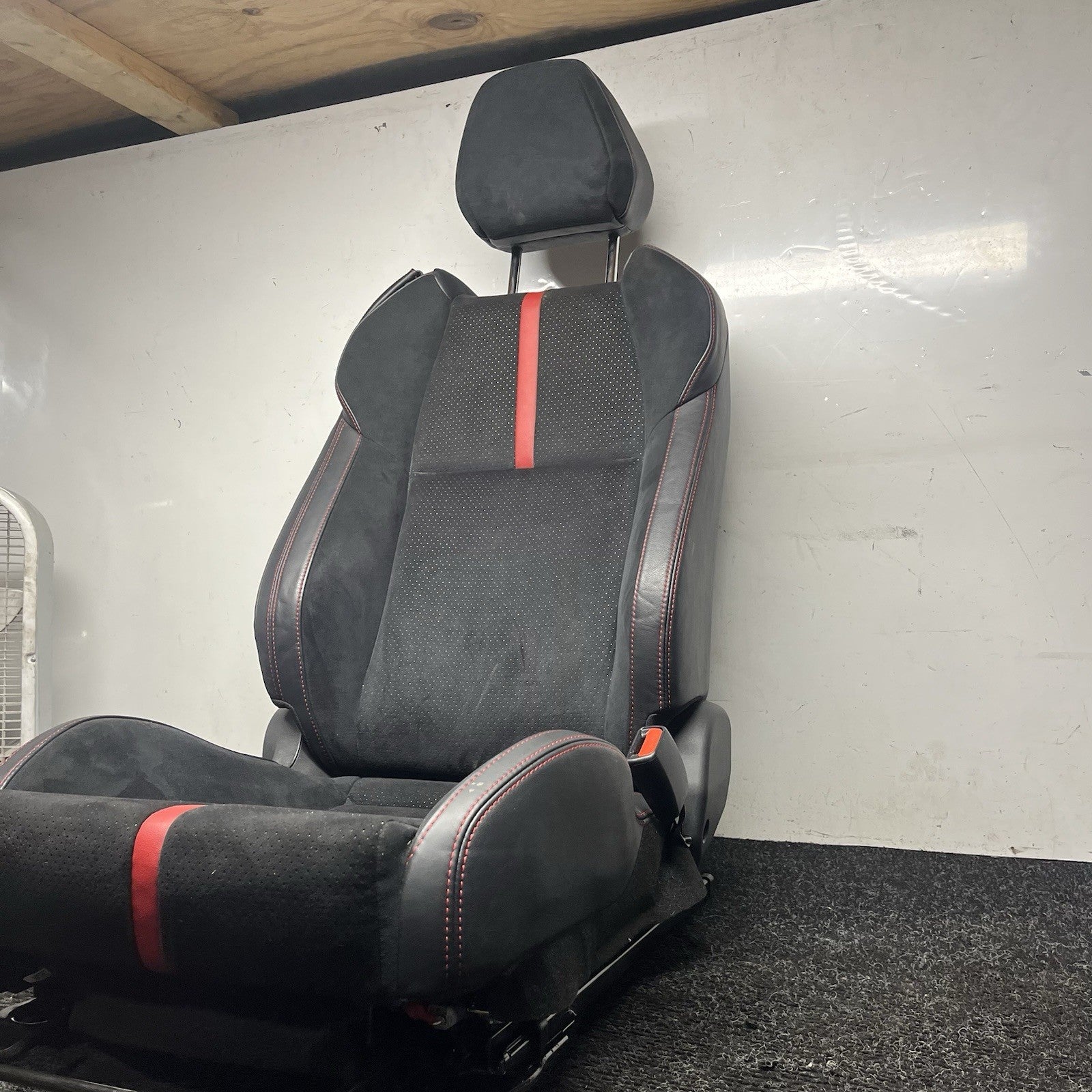 ☑️ 2022-2025 Subaru Brz Front Right Passenger Seat 64150CC060VL BLACK RED SUEDE