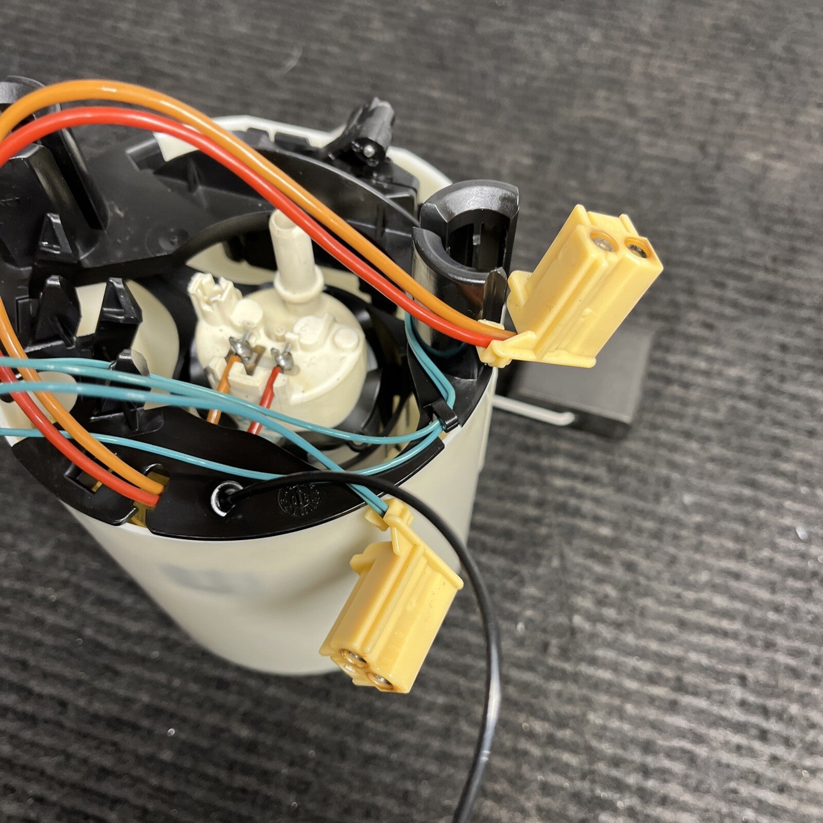 ☑️ 06-13 BMW76k E90 E84 E82 E88 E92 135i 335i X1 Right Fuel Pump Assembly OEM