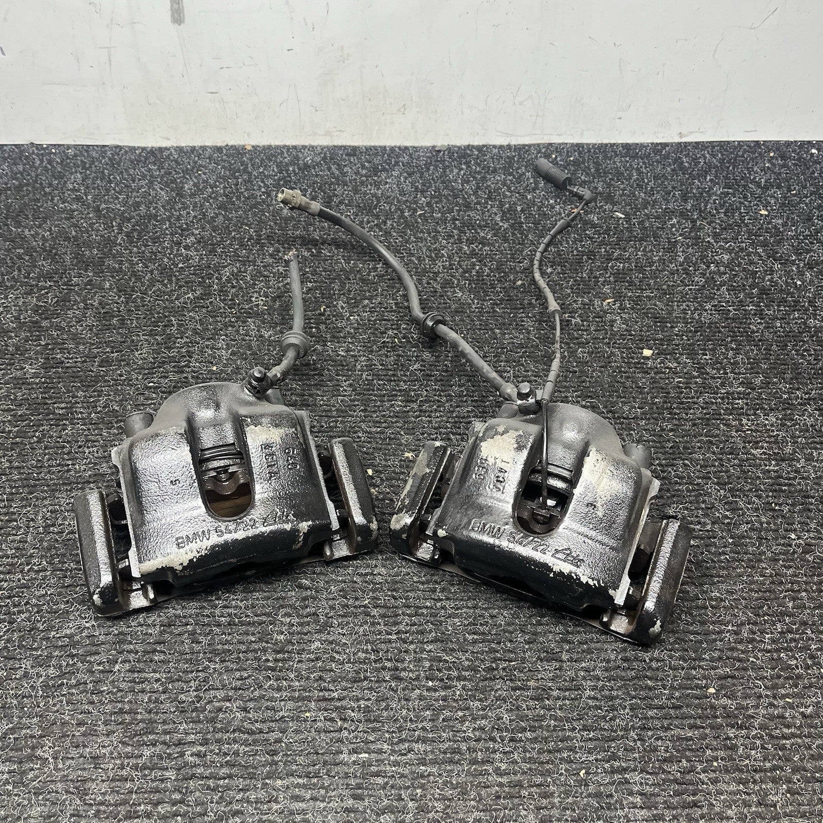 ☑️ 03-05 BMW E85 Z4 RWD SET OF 2 FRONT LEFT & RIGHT BRAKE CALIPER OEM *NOTE*