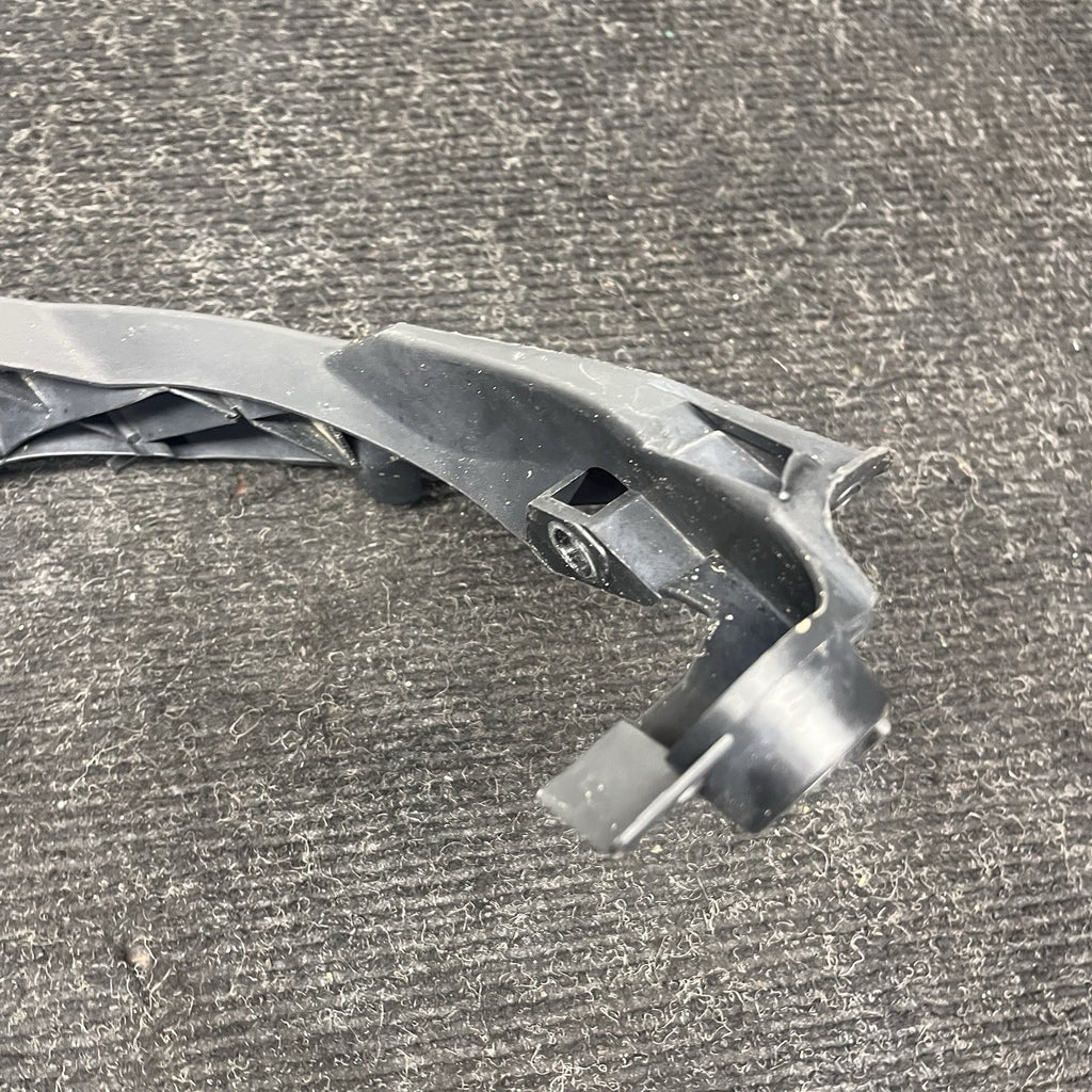 ☑️ 06-08 BMW E90 E91 325 330 335 Front Passenger Headlight Arm Bracket Mount