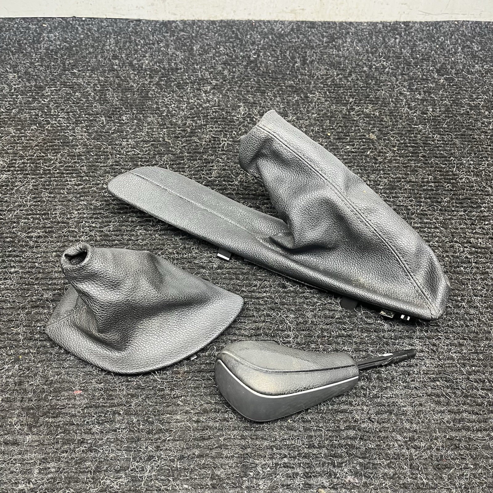 ☑️ 2007-2013 BMW E82 135i N54 AUTOMATIC TRANSMISSION GEAR SHIFT KNOB BOOT OEM