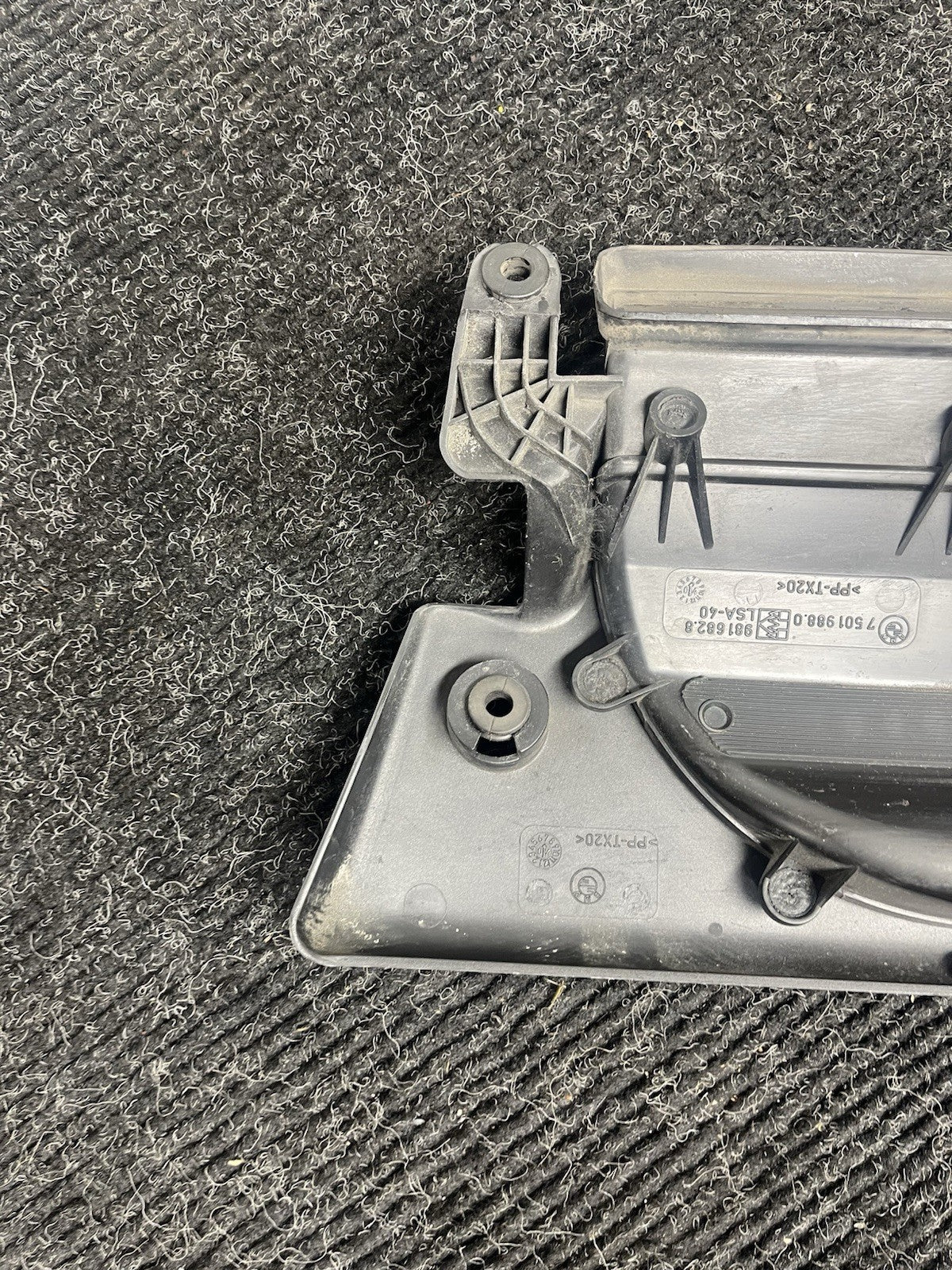 ☑️ 01-06 BMW E46 325i 325ci 330i 330ci 330xi Upper Radiator Air Duct OEM