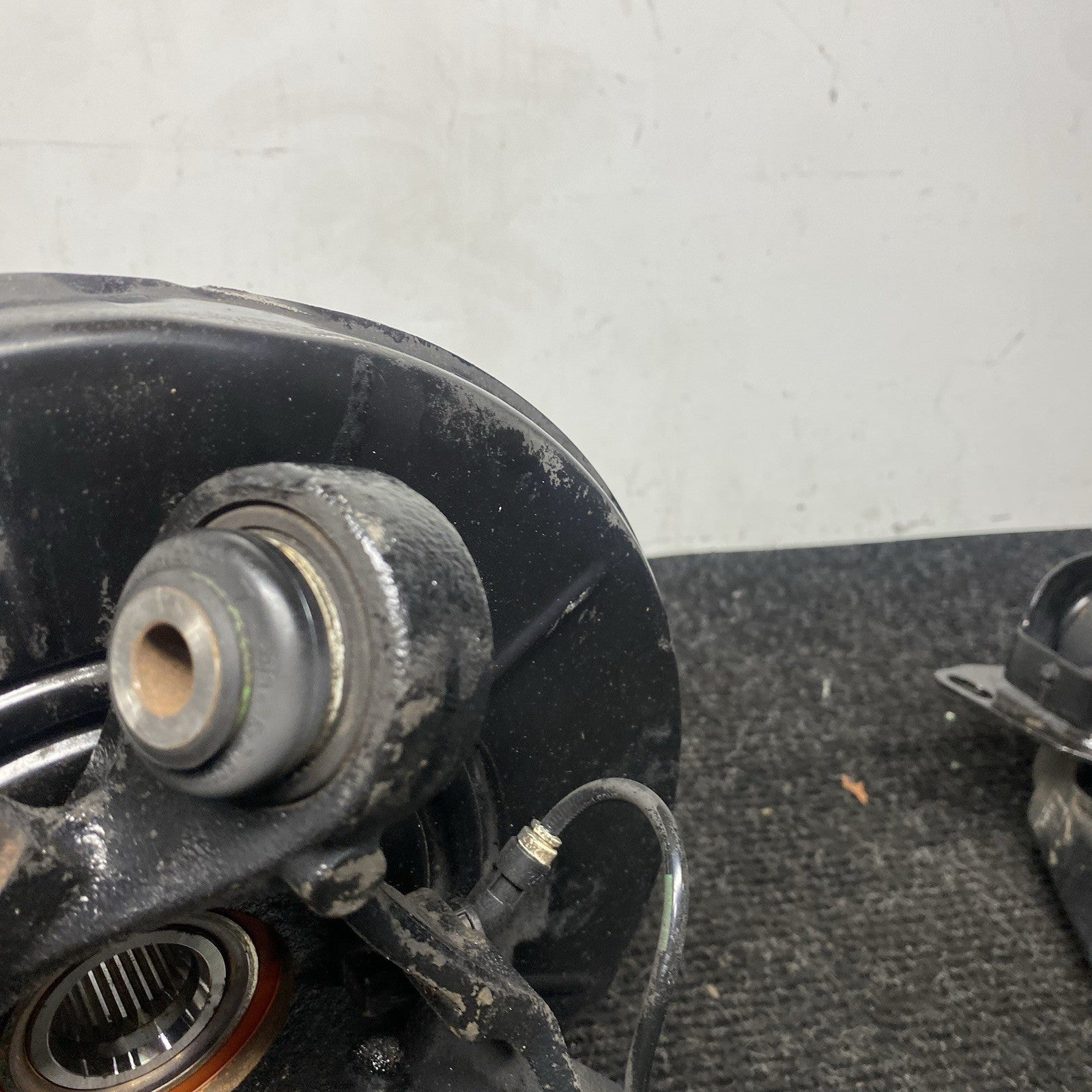 ☑️ 03-08 BMW E85 E86 Z4 Rear Left Driver Side Spindle Knuckle Hub w/ Shield OEM