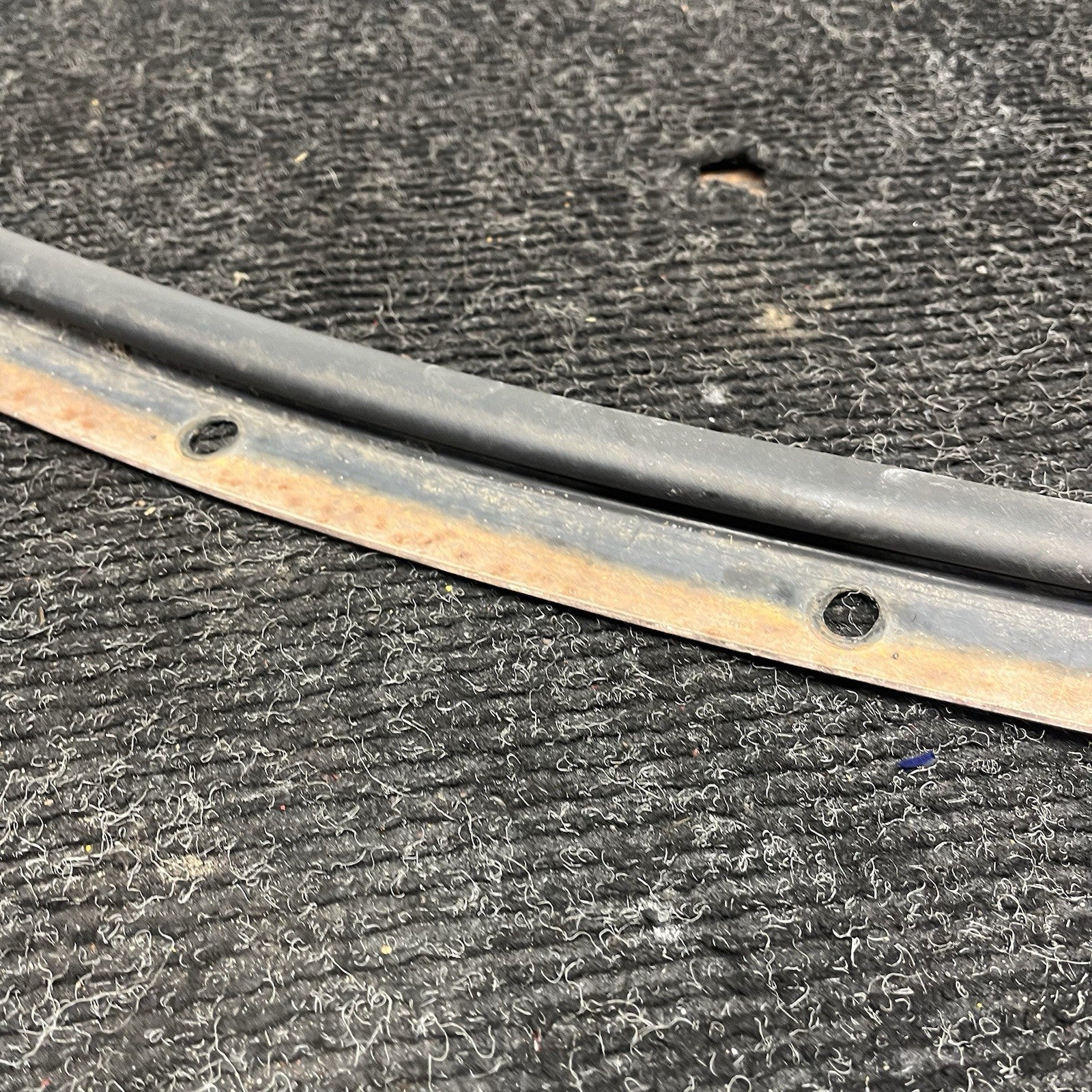 ☑️ 03-08 BMW Z4 E85 E86 Front Supporting Ledge Panel Cover Mount 51117044238 OEM
