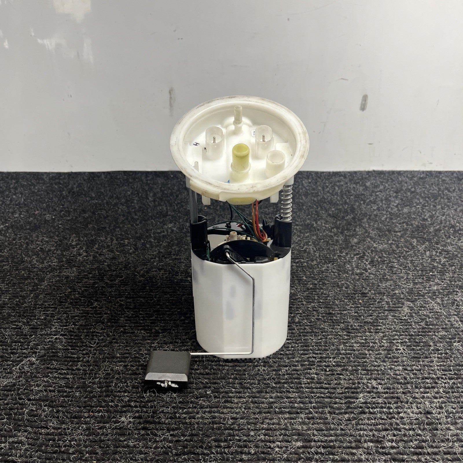 ☑️ 06-13 BMW E90 E84 E82 E88 E92 128i 135i 335i X1 Right Fuel Pump Assembly OEM