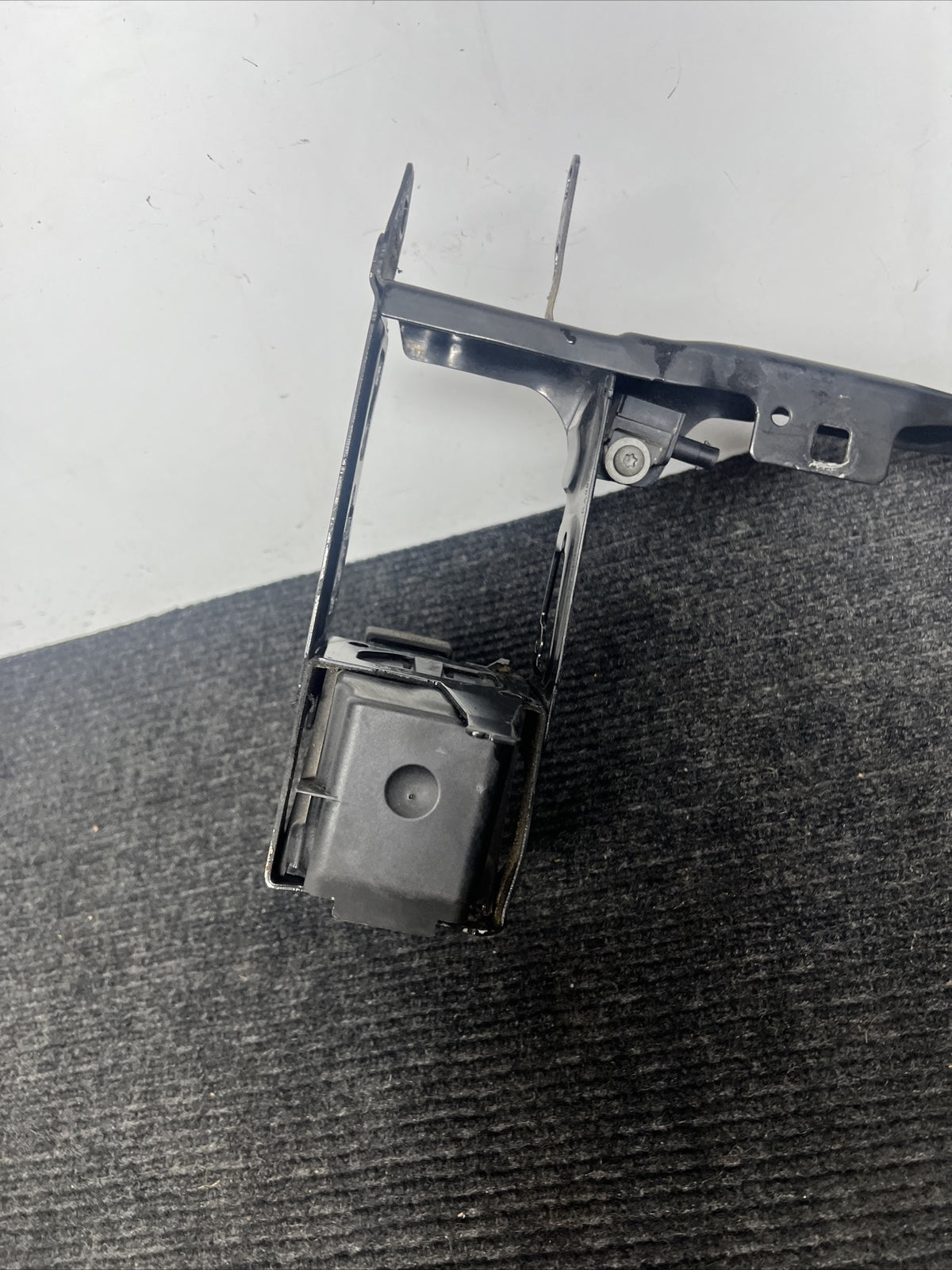 🌟2011-2016 BMW 328XI F30  FRONT LEFT RADIATOR MOUNT BRACKET SUPPORT OEM✅