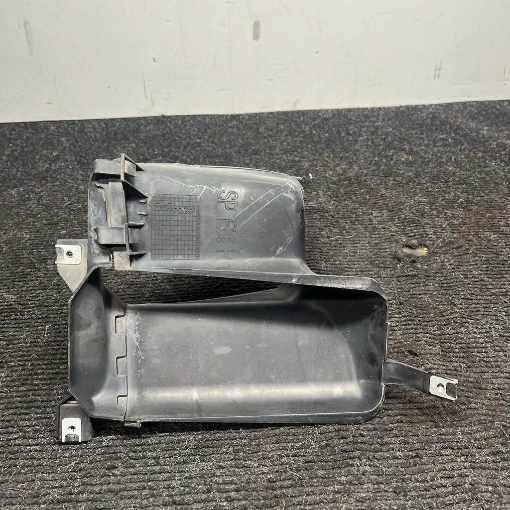 ☑️ 08-13 OEM BMW E82 E88 135i Front Right Passenger Side Oil Cooler Air Duct