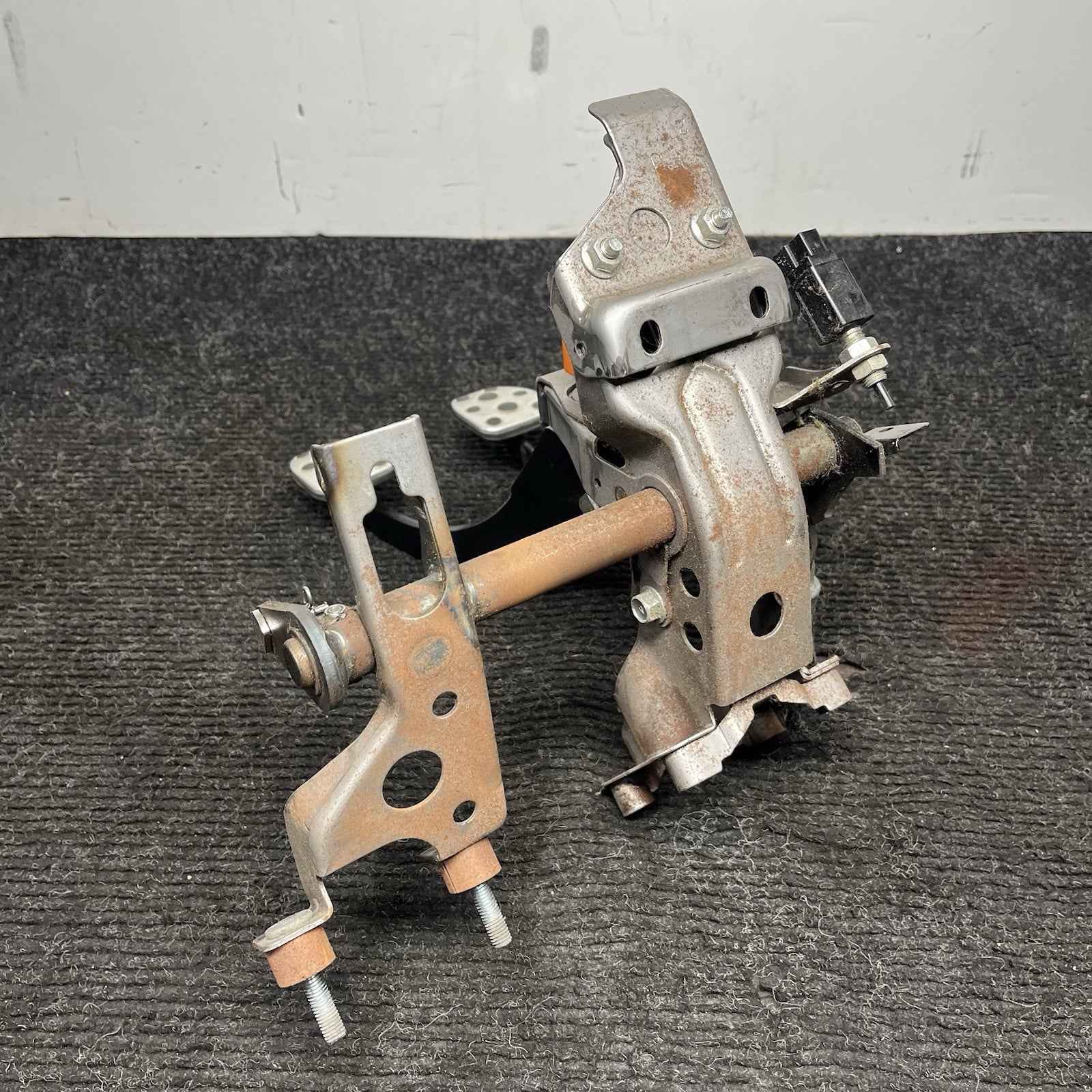 ☑️ 2015-2019 Subaru WRX STI Brake & Clutch Pedal Assembly OEM 15-19