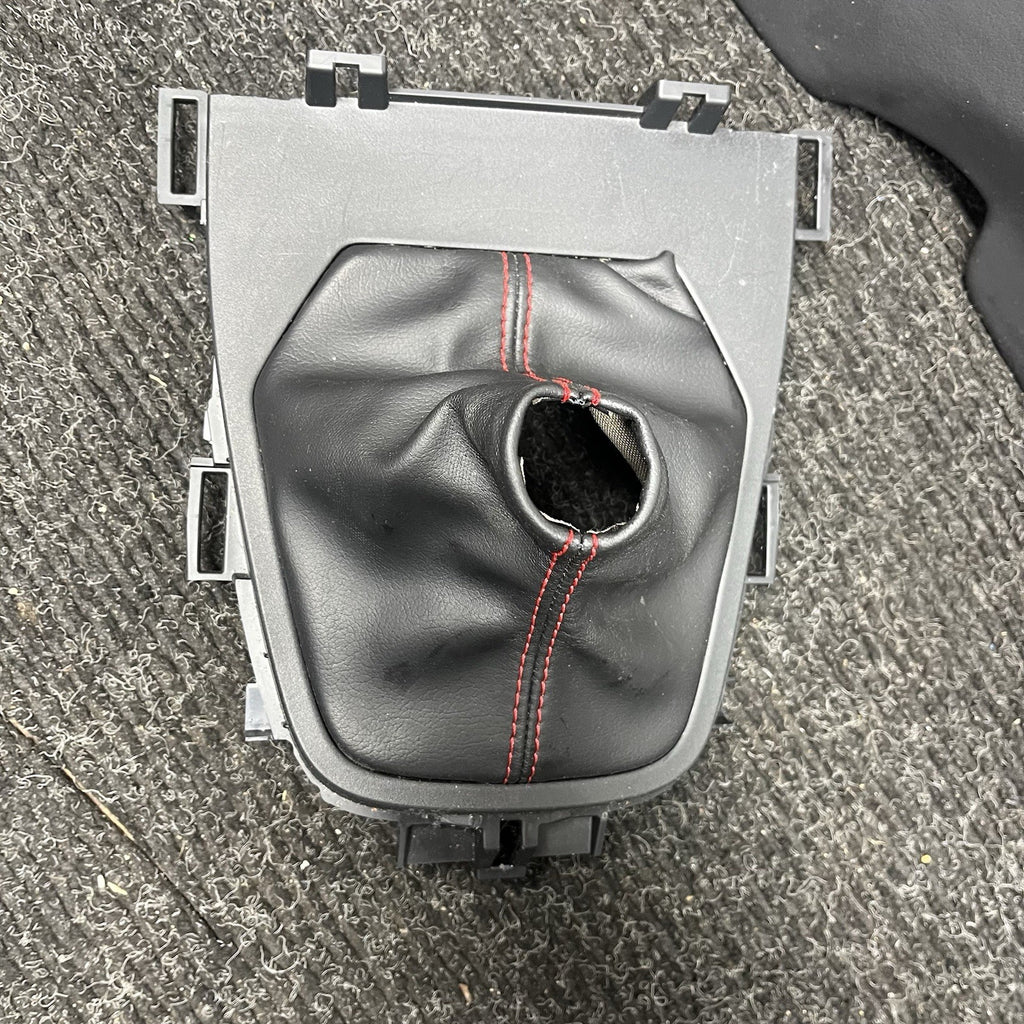 ☑️ 2022-2025 TOYOTA GR86 BRZ CONSOLE SHIFTER TOP BEZEL TRIM PANEL BRAKE BOOT OEM