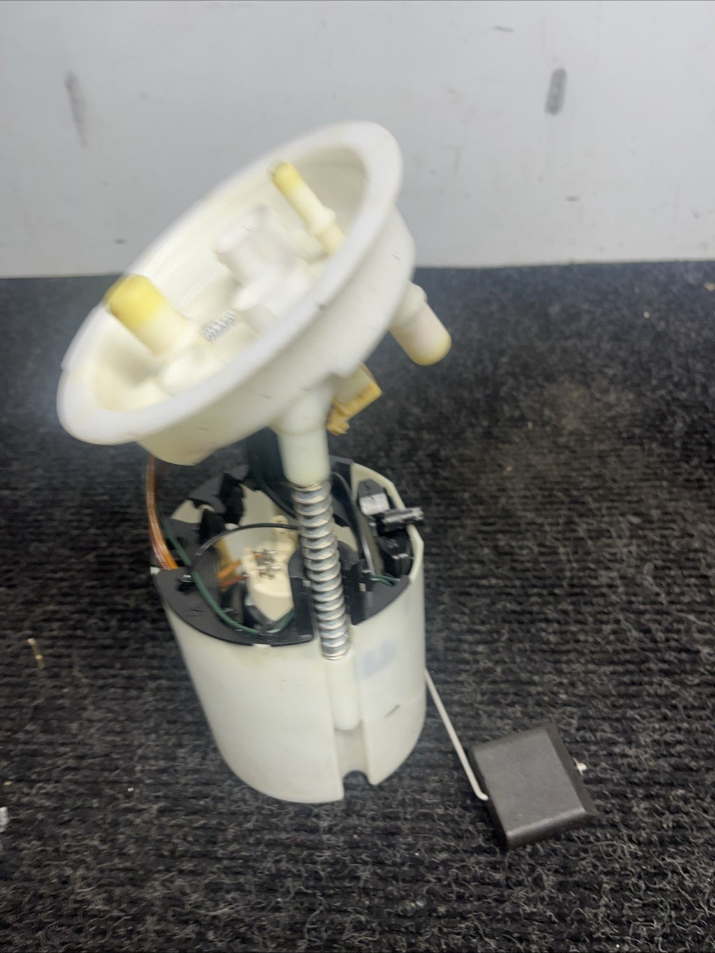 ☑️ 06-13 BMW E82 E88 E90 E91 E92 E93 135I 335I Fuel Pump OEM