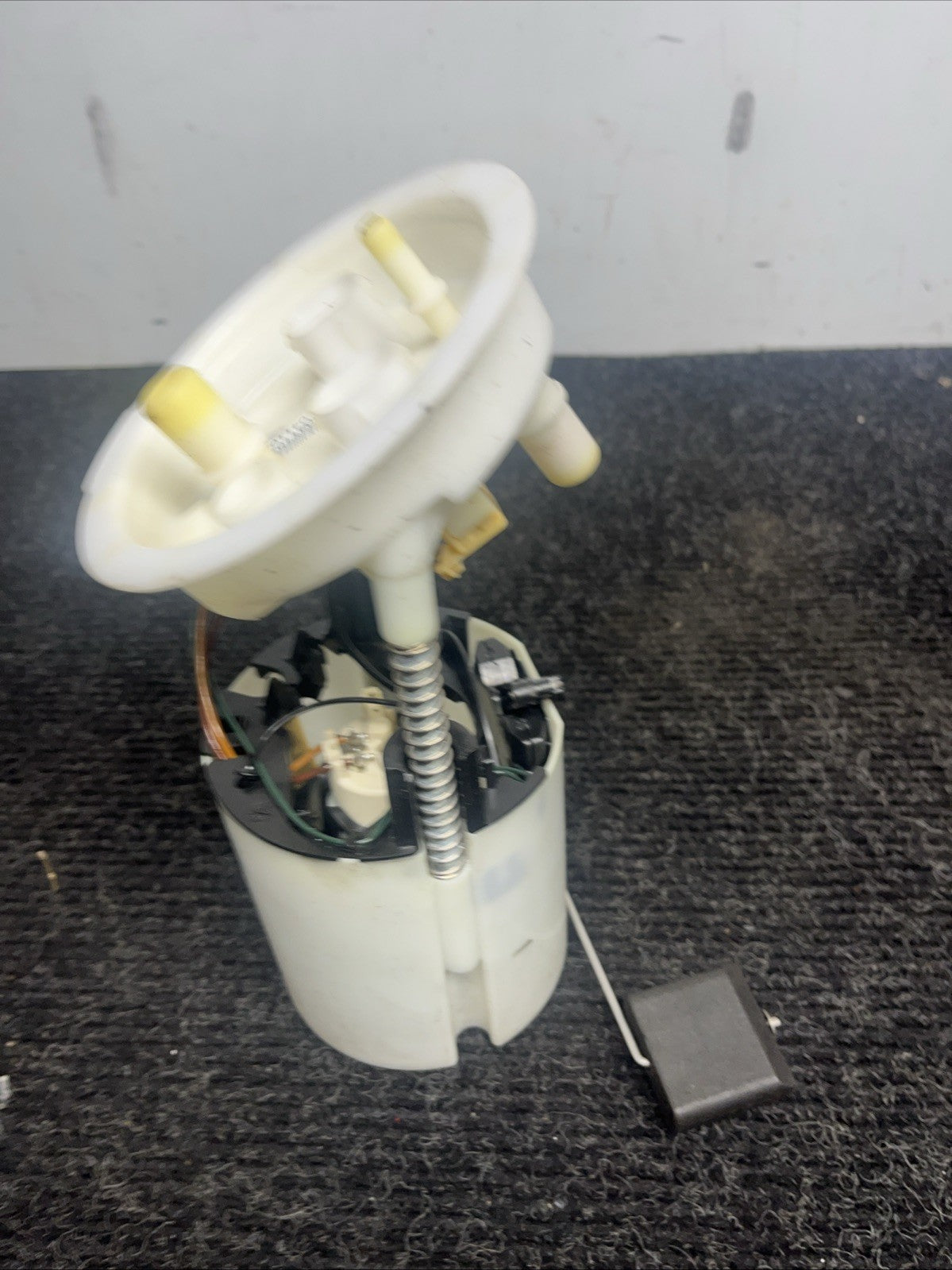 ☑️ 06-13 BMW E82 E88 E90 E91 E92 E93 135I 335I Fuel Pump OEM
